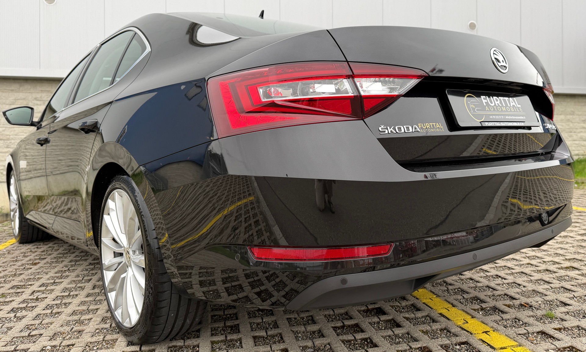 SKODA Superb 2.0 TDi Style DSG-image-8