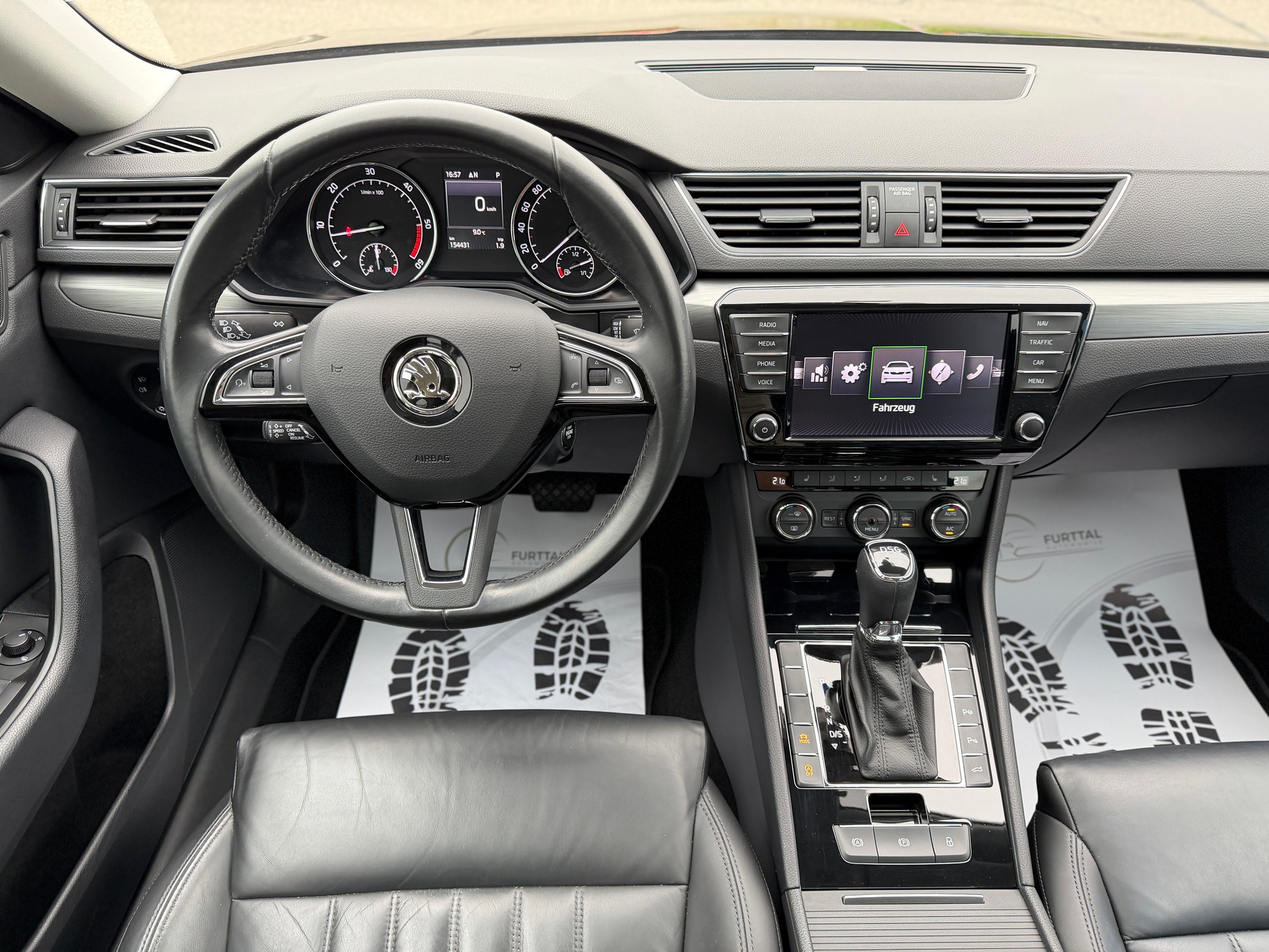 SKODA Superb 2.0 TDi Style DSG-image-13