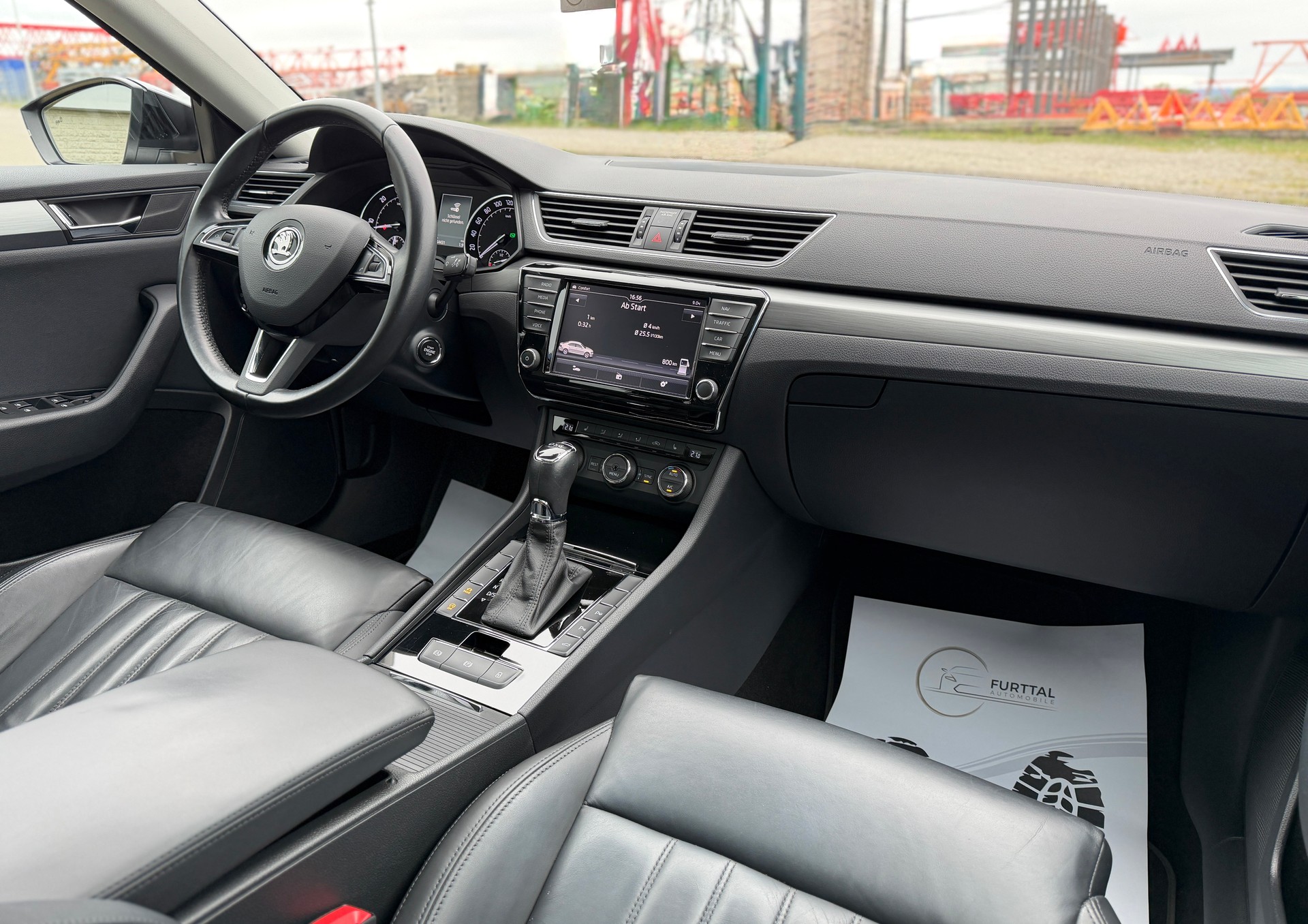 SKODA Superb 2.0 TDi Style DSG-image-16