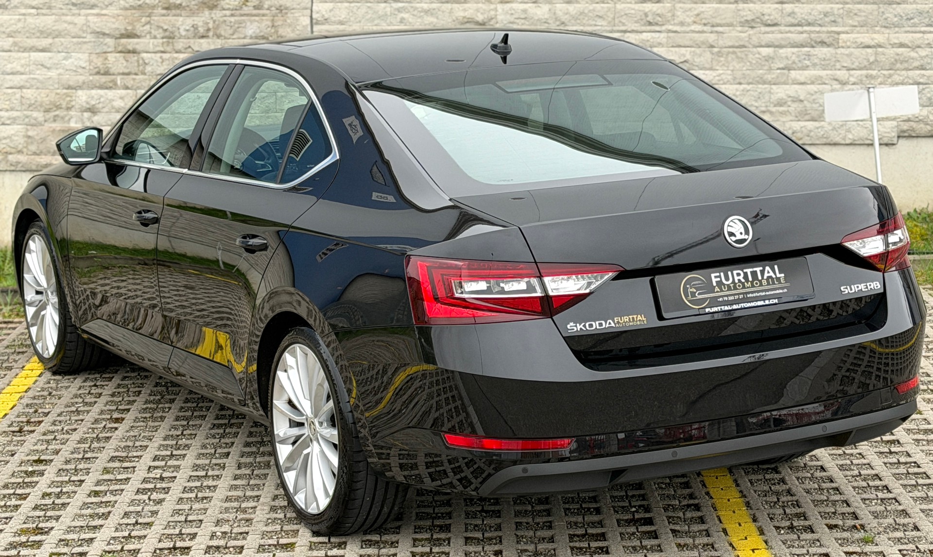 SKODA Superb 2.0 TDi Style DSG-image-9