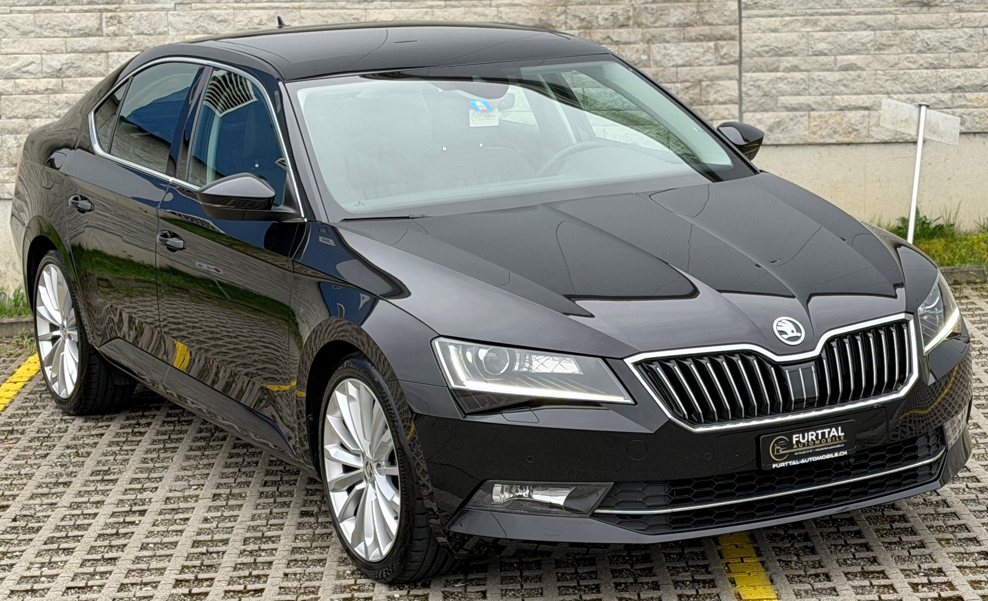 SKODA Superb 2.0 TDi Style DSG-showroom-element-3