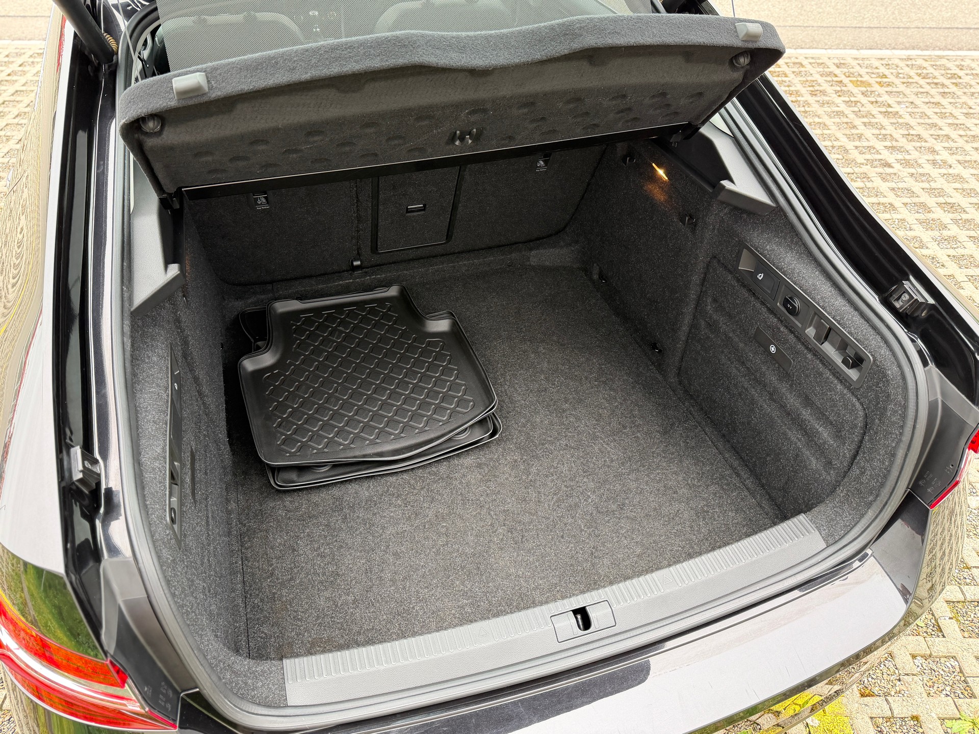 SKODA Superb 2.0 TDi Style DSG-image-32