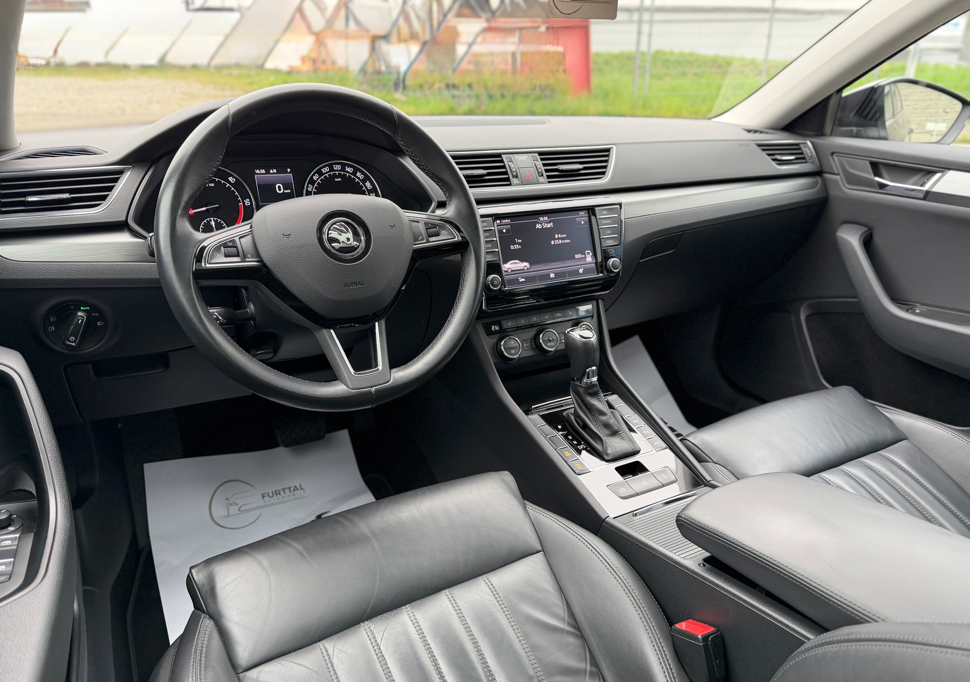 SKODA Superb 2.0 TDi Style DSG-image-15