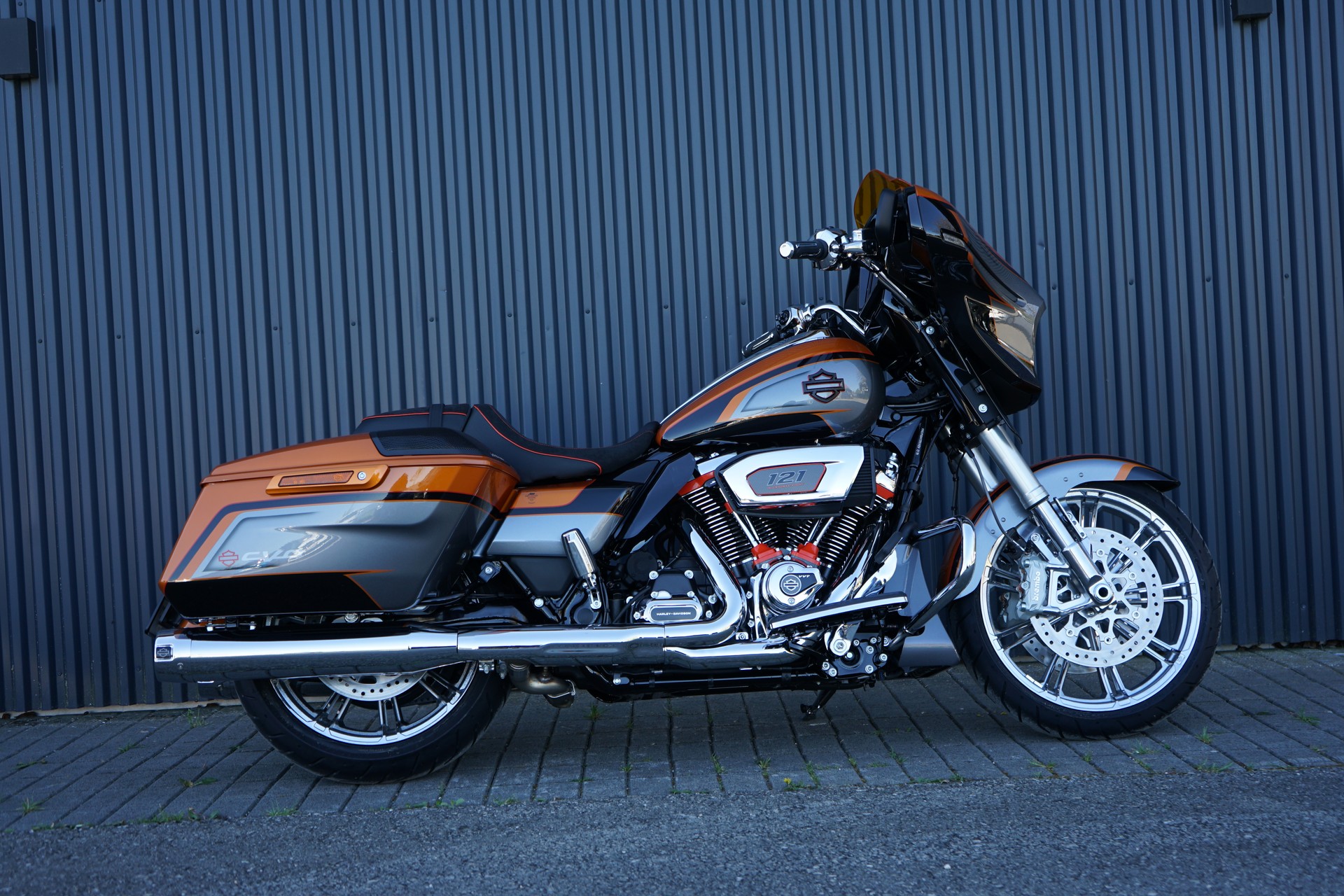 HARLEY-DAVIDSON FLHXSE Street Glide CVO 121