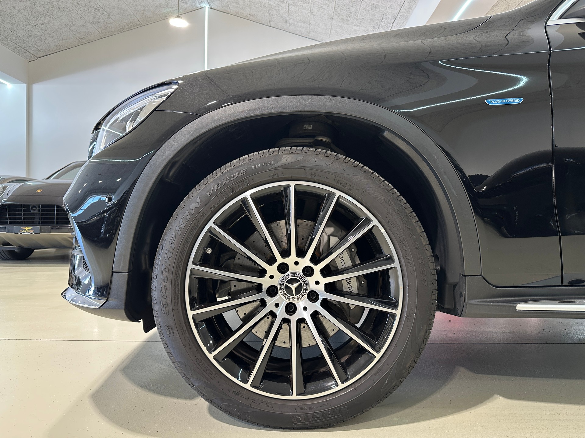 MERCEDES-BENZ GLC 350 e AMG Line 4Matic 7G-Tronic-image-4
