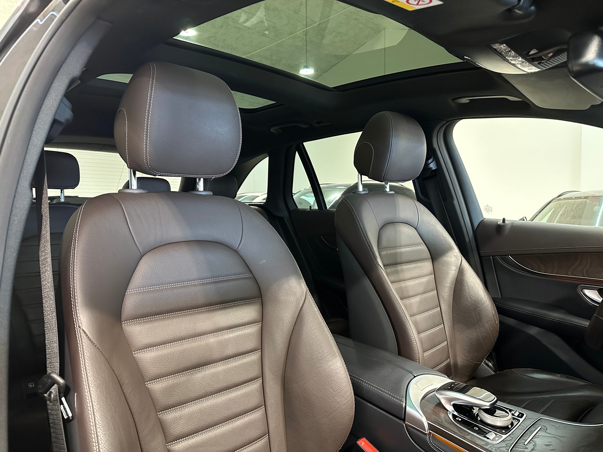 MERCEDES-BENZ GLC 350 e AMG Line 4Matic 7G-Tronic-image-14
