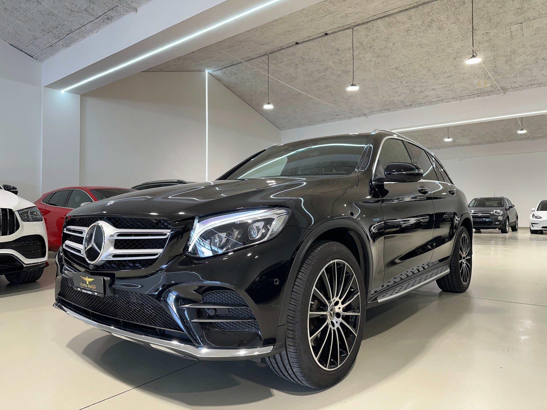MERCEDES-BENZ GLC 350 e AMG Line 4Matic 7G-Tronic-showroom-element-2