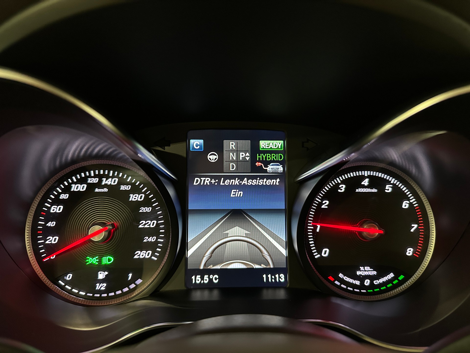 MERCEDES-BENZ GLC 350 e AMG Line 4Matic 7G-Tronic-image-24