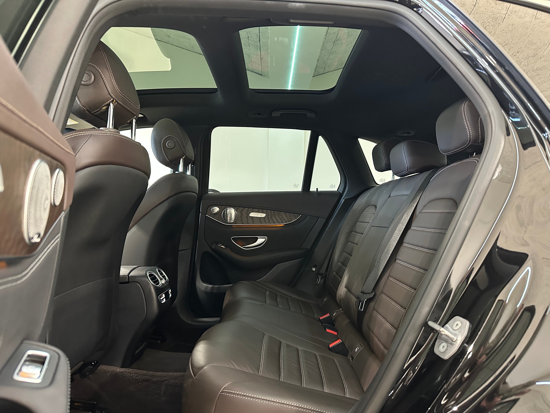 MERCEDES-BENZ GLC 350 e AMG Line 4Matic 7G-Tronic-image-15