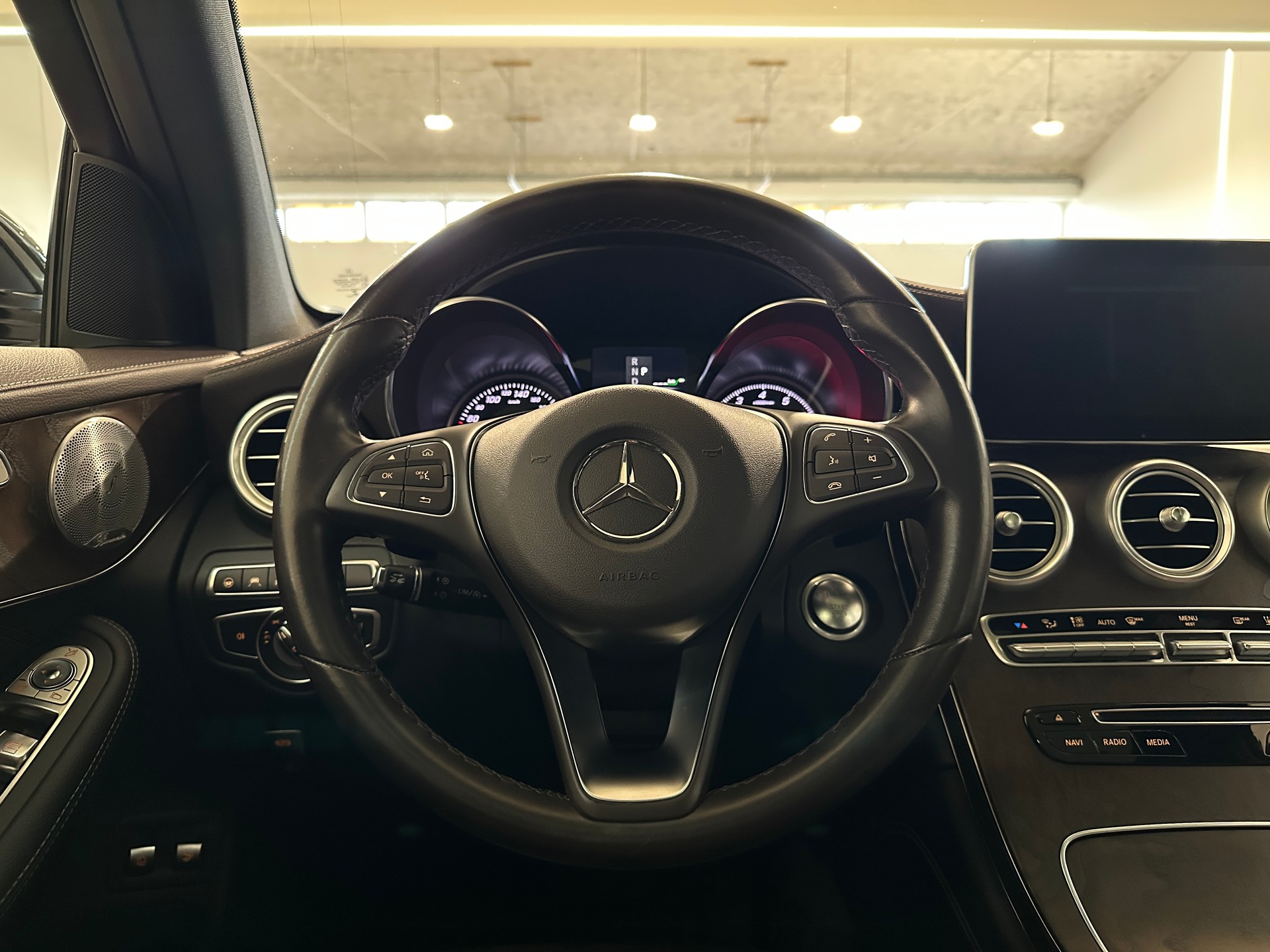MERCEDES-BENZ GLC 350 e AMG Line 4Matic 7G-Tronic-image-25