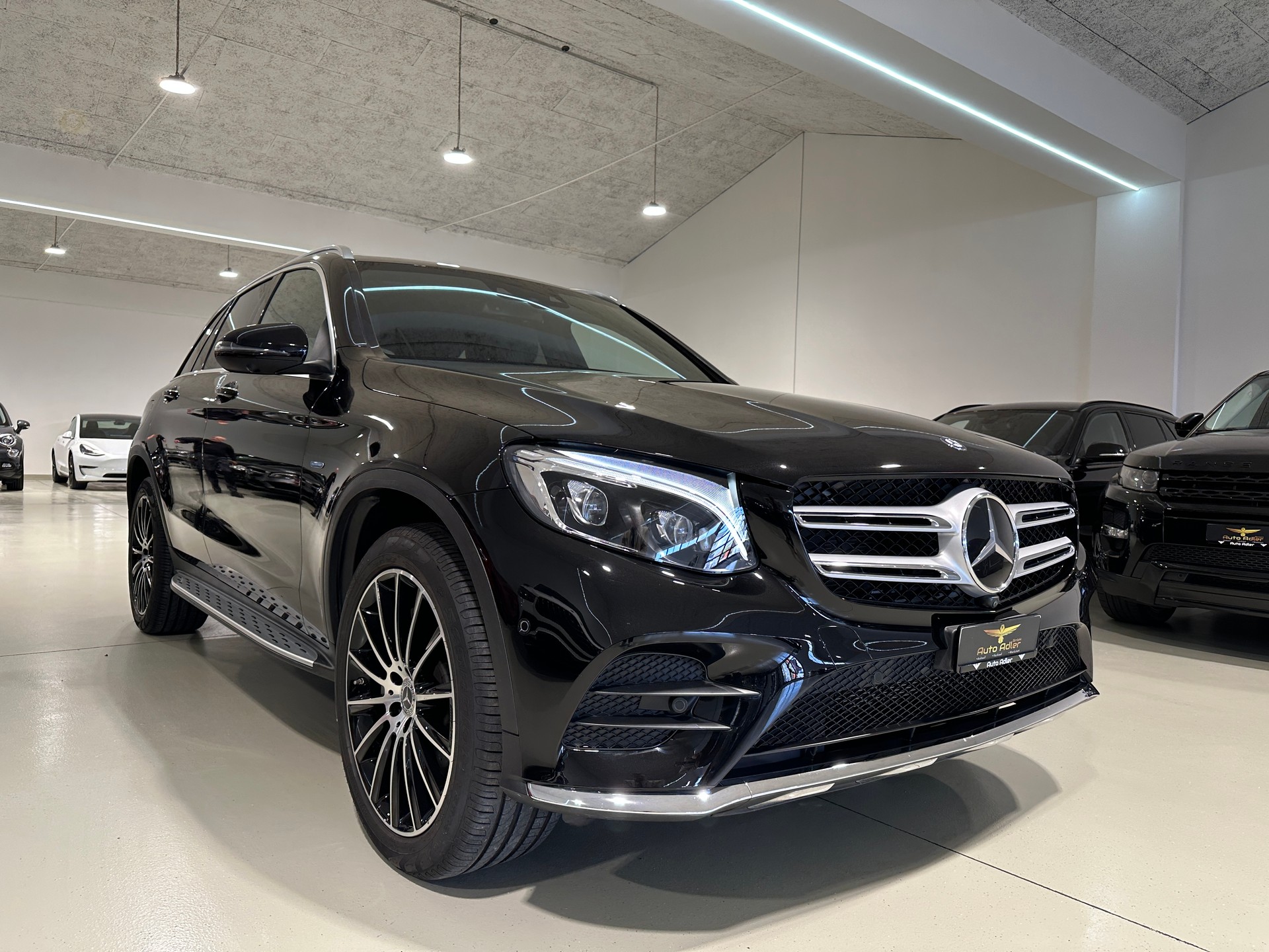 MERCEDES-BENZ GLC 350 e AMG Line 4Matic 7G-Tronic-image-12