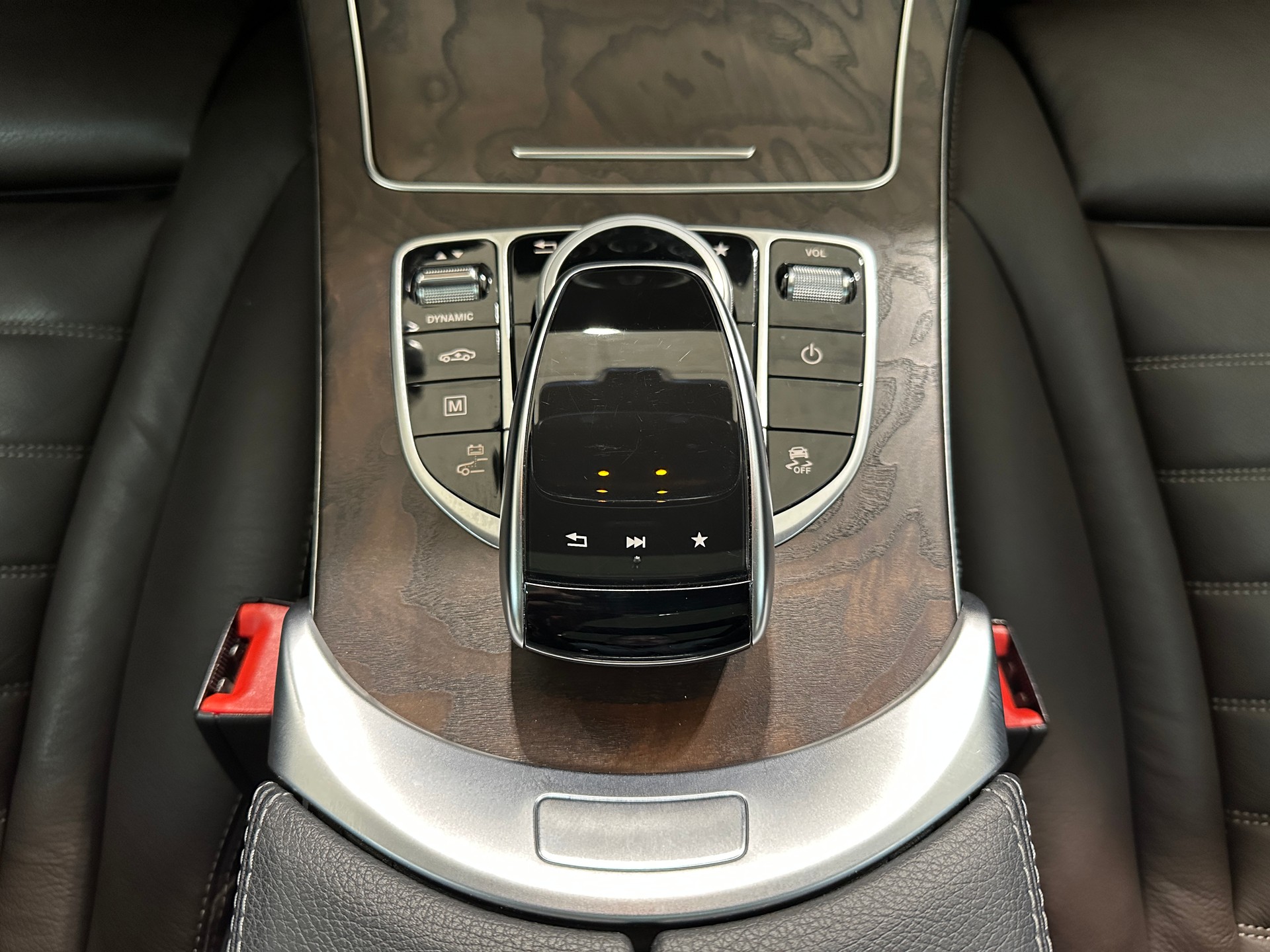 MERCEDES-BENZ GLC 350 e AMG Line 4Matic 7G-Tronic-image-21