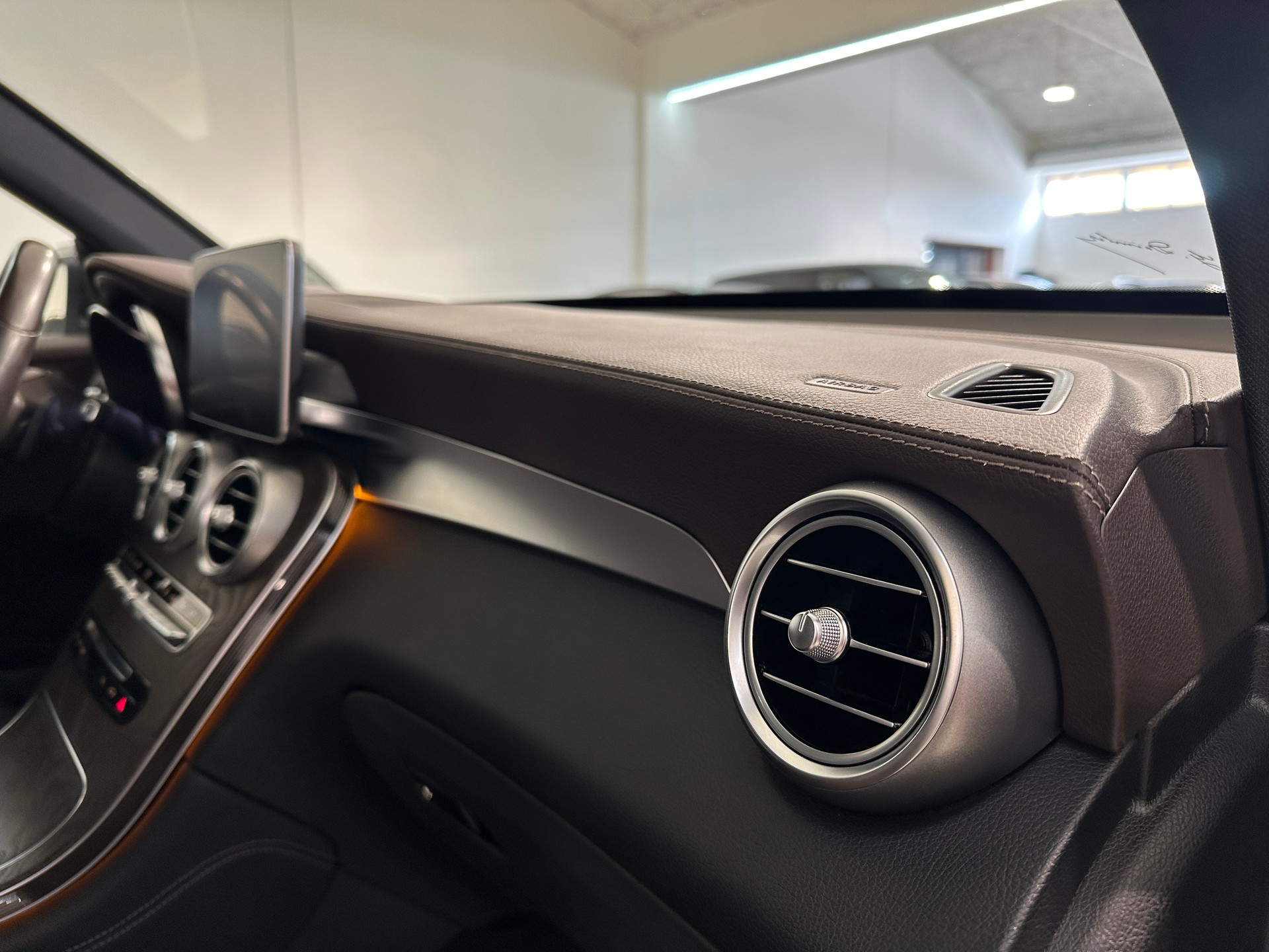 MERCEDES-BENZ GLC 350 e AMG Line 4Matic 7G-Tronic-image-22