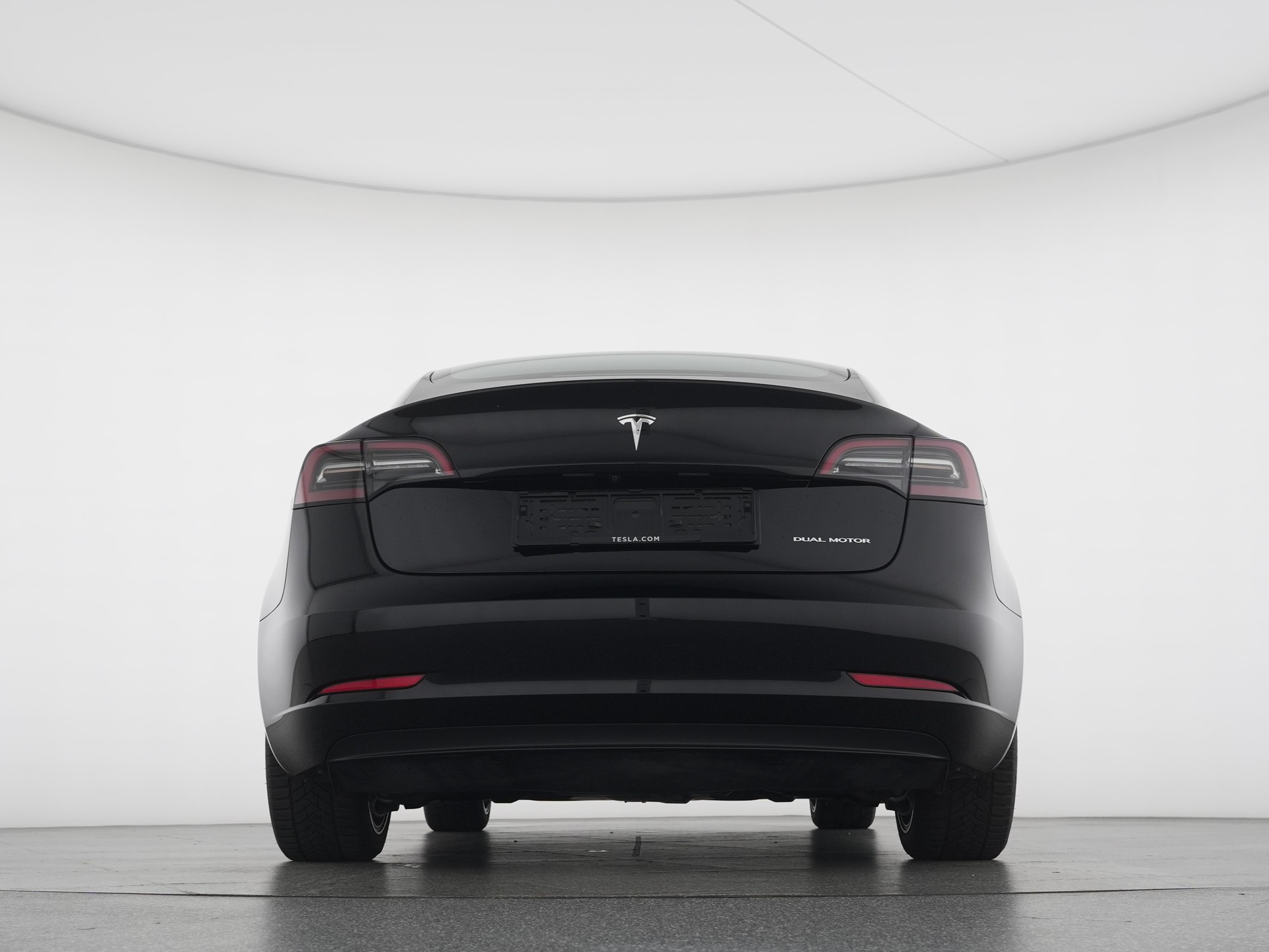 TESLA Model 3 Long Range All-Wheel Drive-image-4