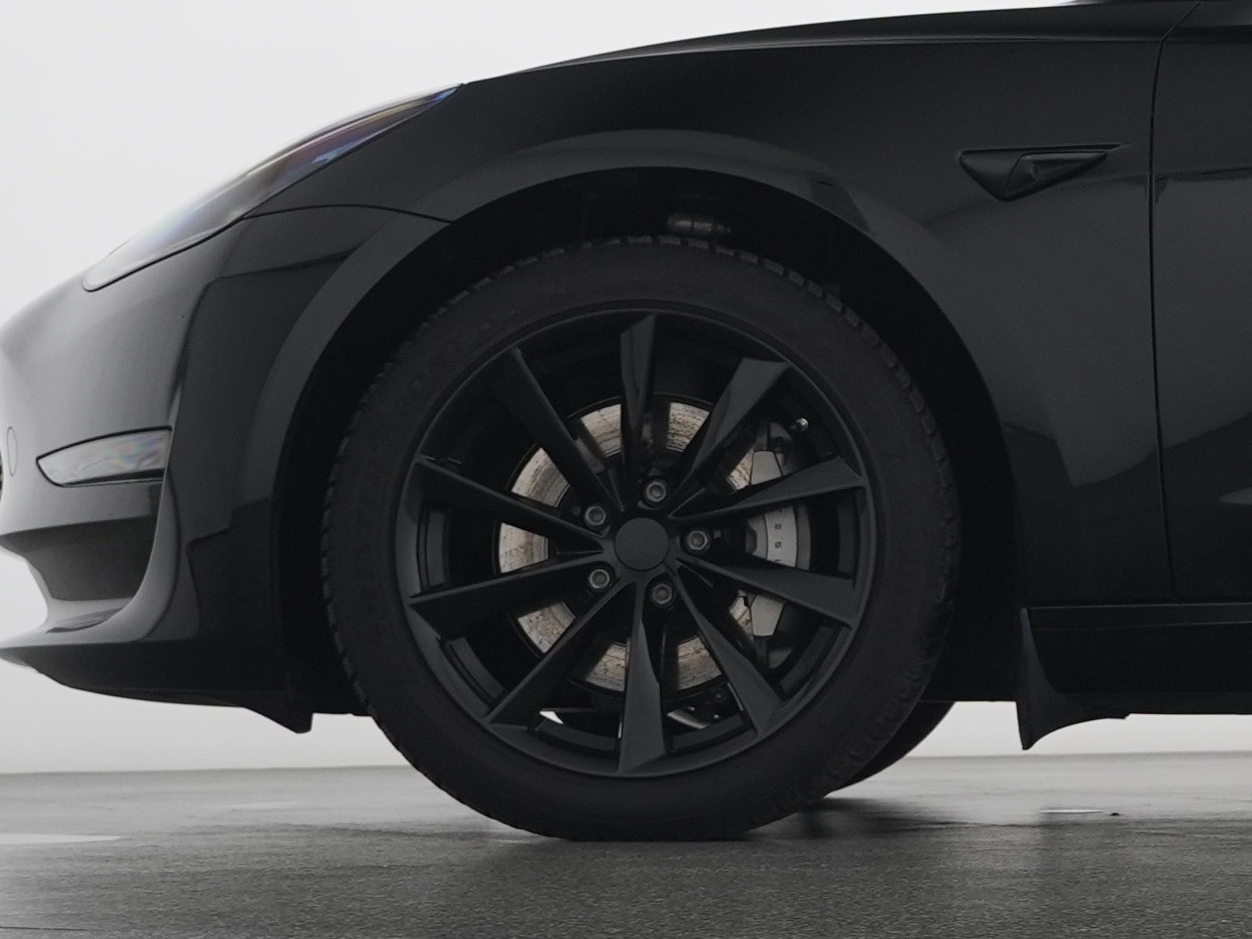 TESLA Model 3 Long Range All-Wheel Drive-showroom-element-2