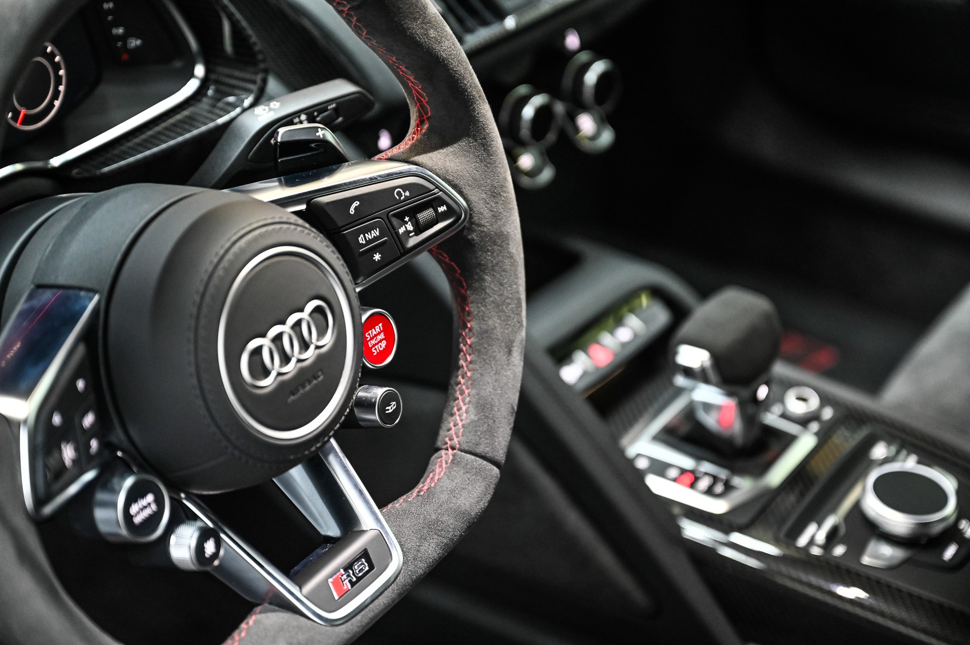 AUDI R8 Coupé GT RWD S-Tronic Limitierte Edition 333-image-24