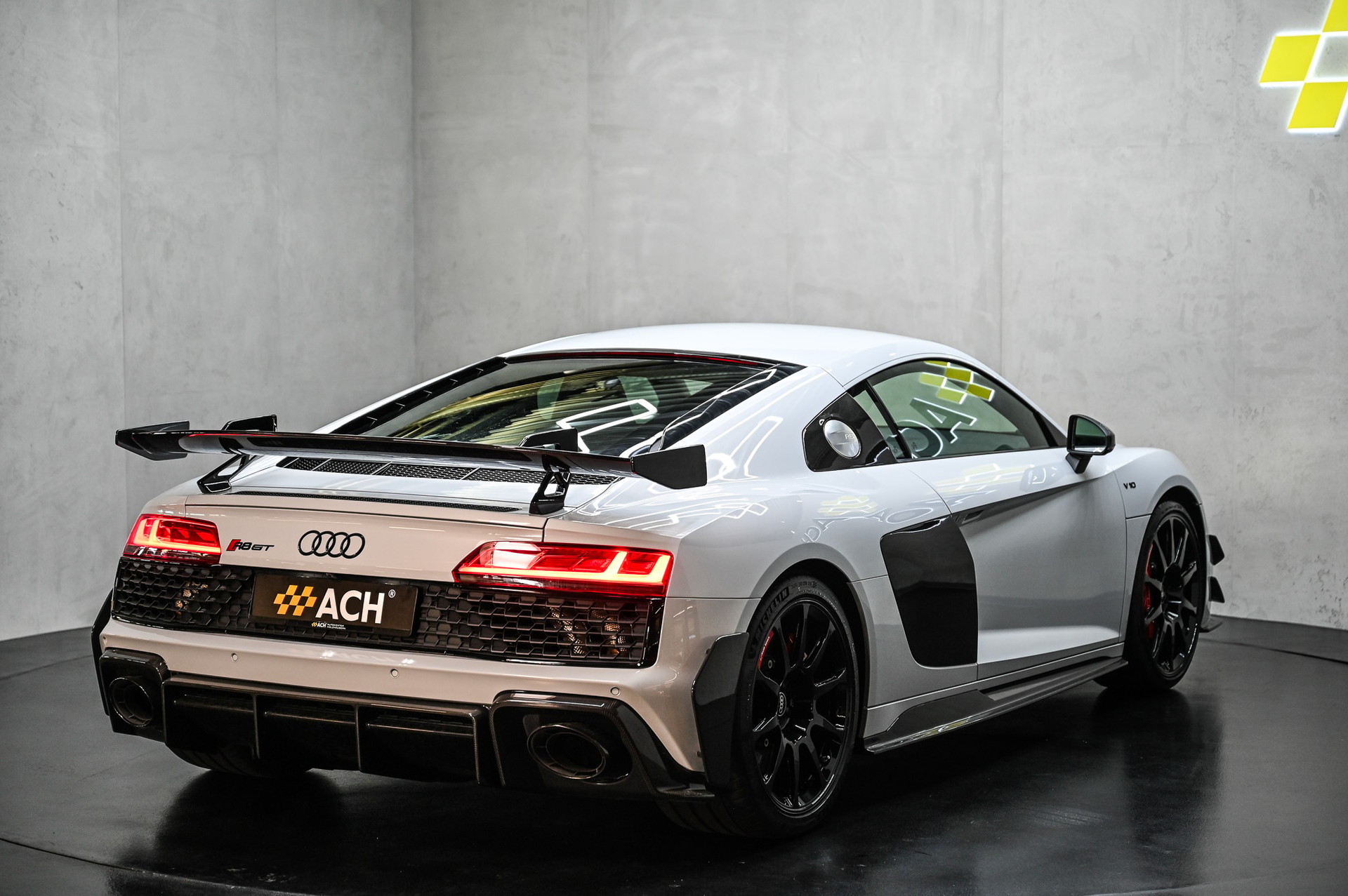 AUDI R8 Coupé GT RWD S-Tronic Limitierte Edition 333-image-8