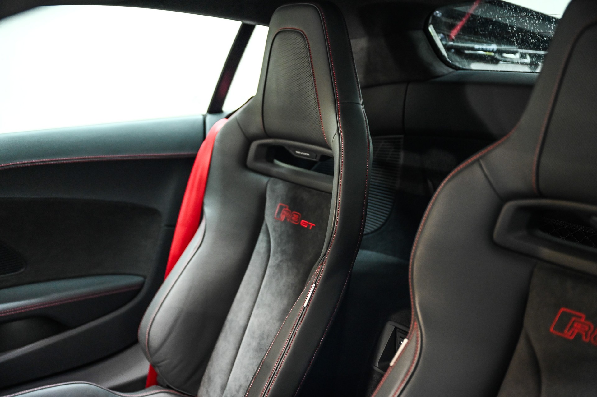 AUDI R8 Coupé GT RWD S-Tronic Limitierte Edition 333-image-32