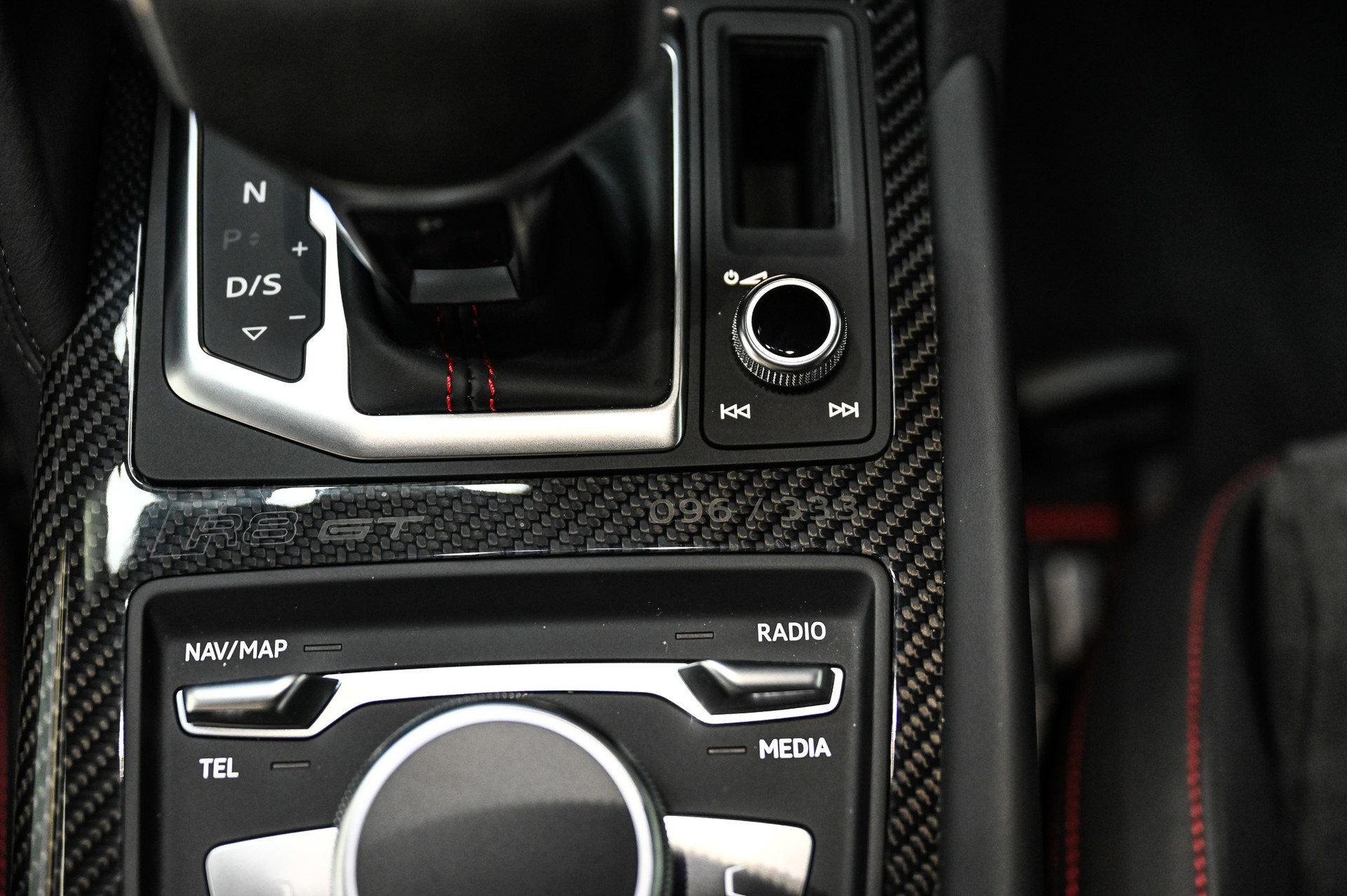 AUDI R8 Coupé GT RWD S-Tronic Limitierte Edition 333-image-29