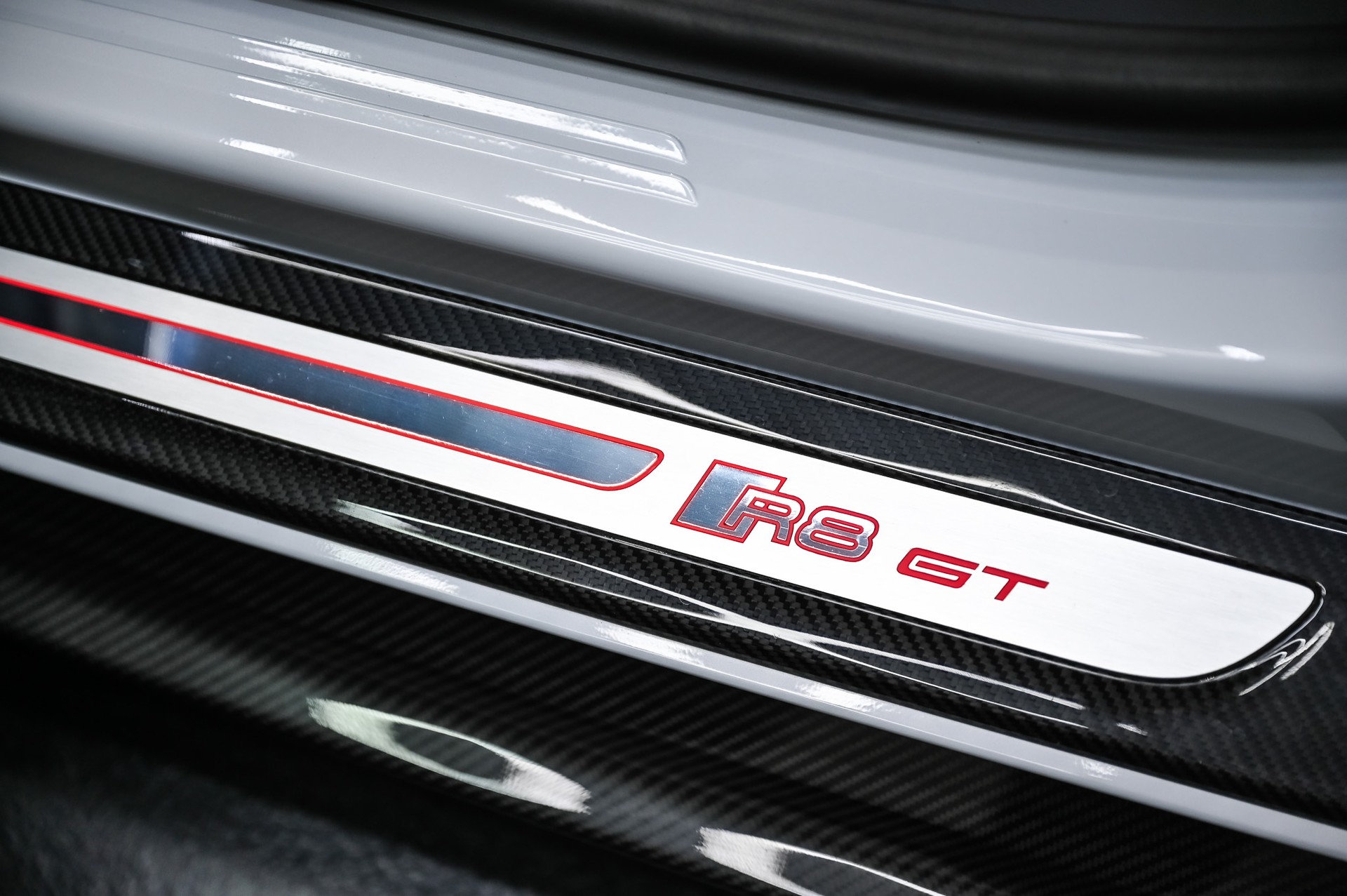 AUDI R8 Coupé GT RWD S-Tronic Limitierte Edition 333-image-16
