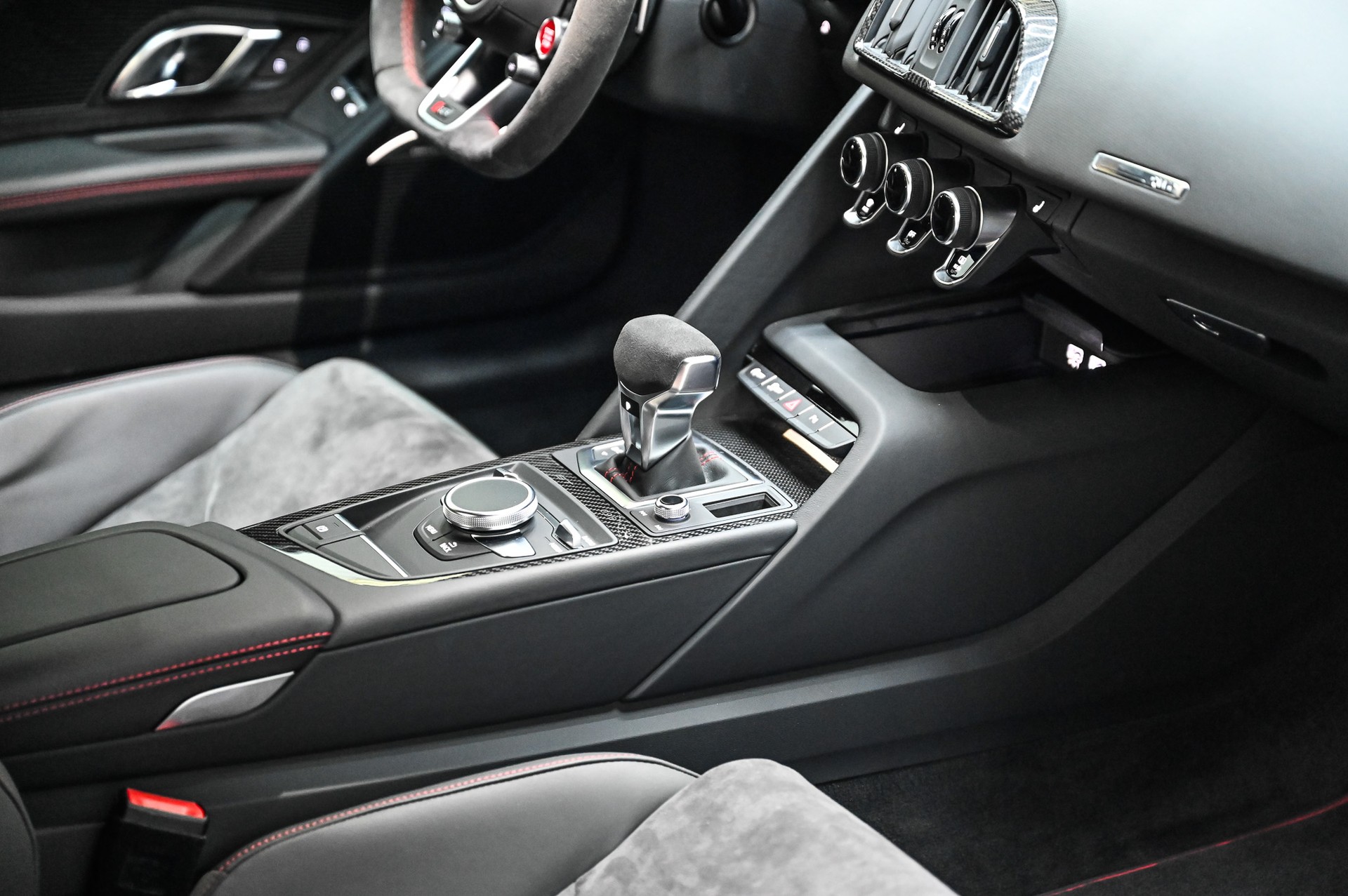 AUDI R8 Coupé GT RWD S-Tronic Limitierte Edition 333-image-27