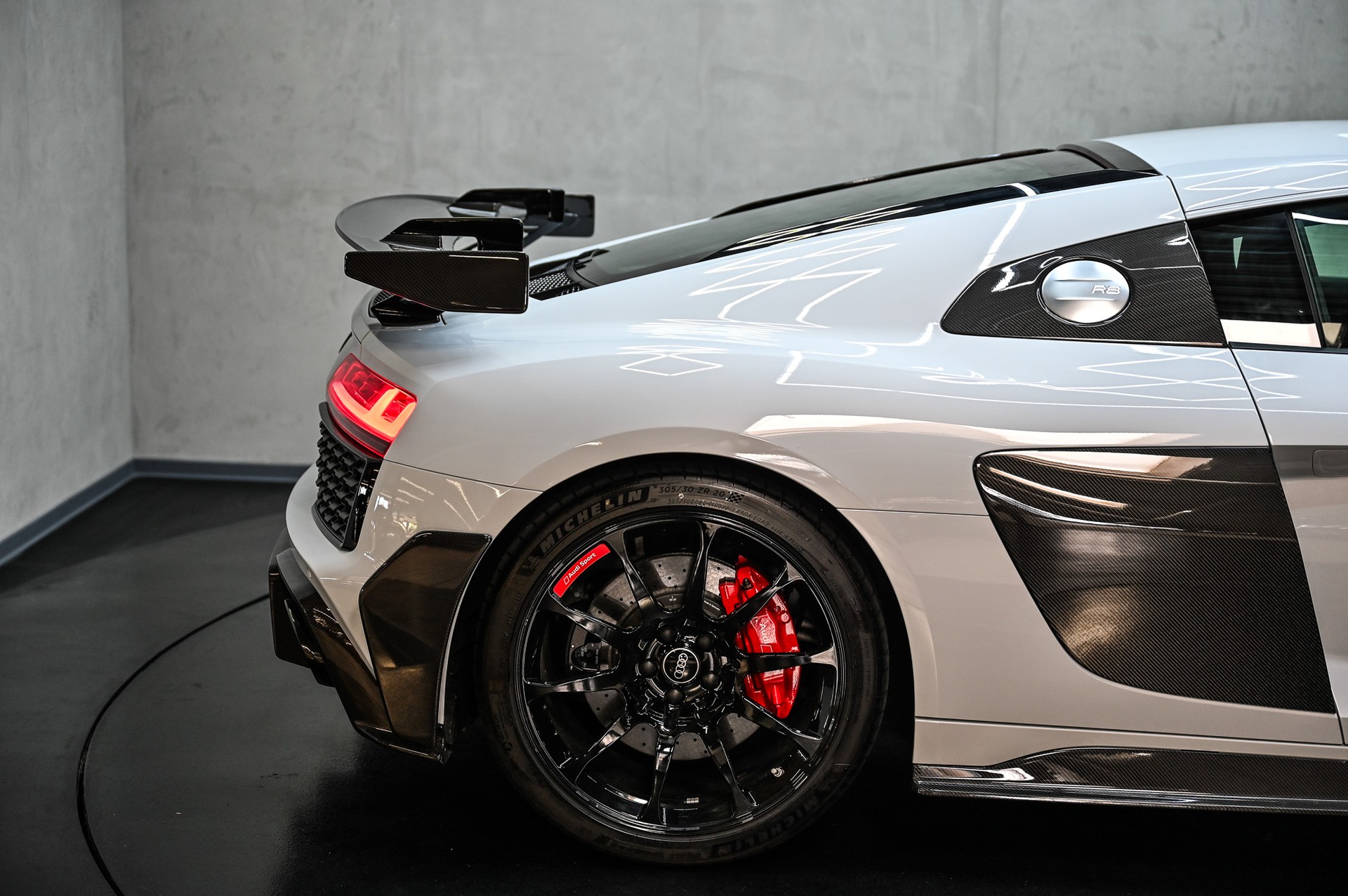 AUDI R8 Coupé GT RWD S-Tronic Limitierte Edition 333-image-13