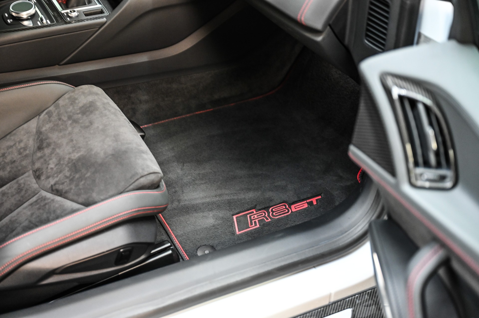 AUDI R8 Coupé GT RWD S-Tronic Limitierte Edition 333-image-35