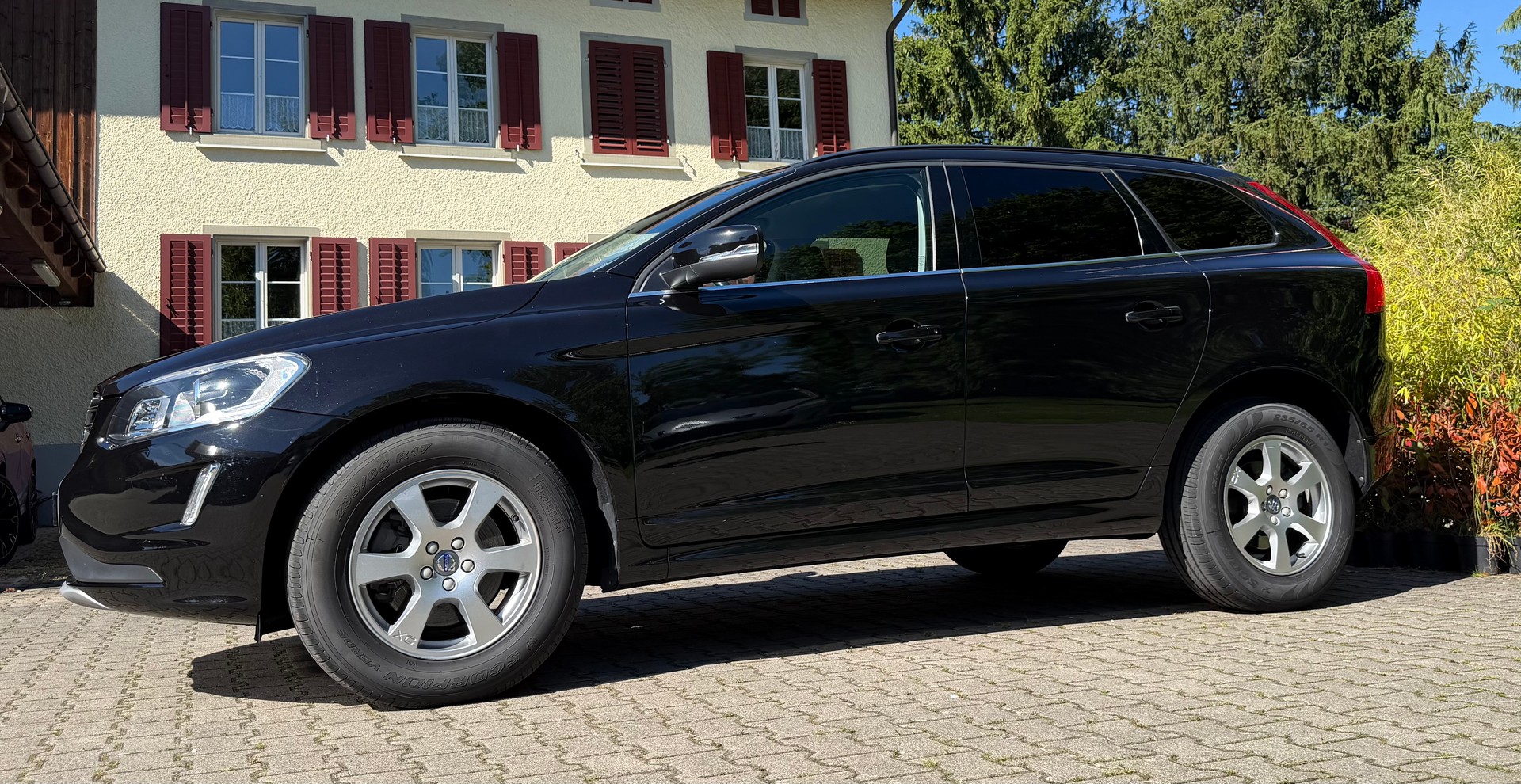 VOLVO XC60 D4 AWD Momentum Geartronic-image-2