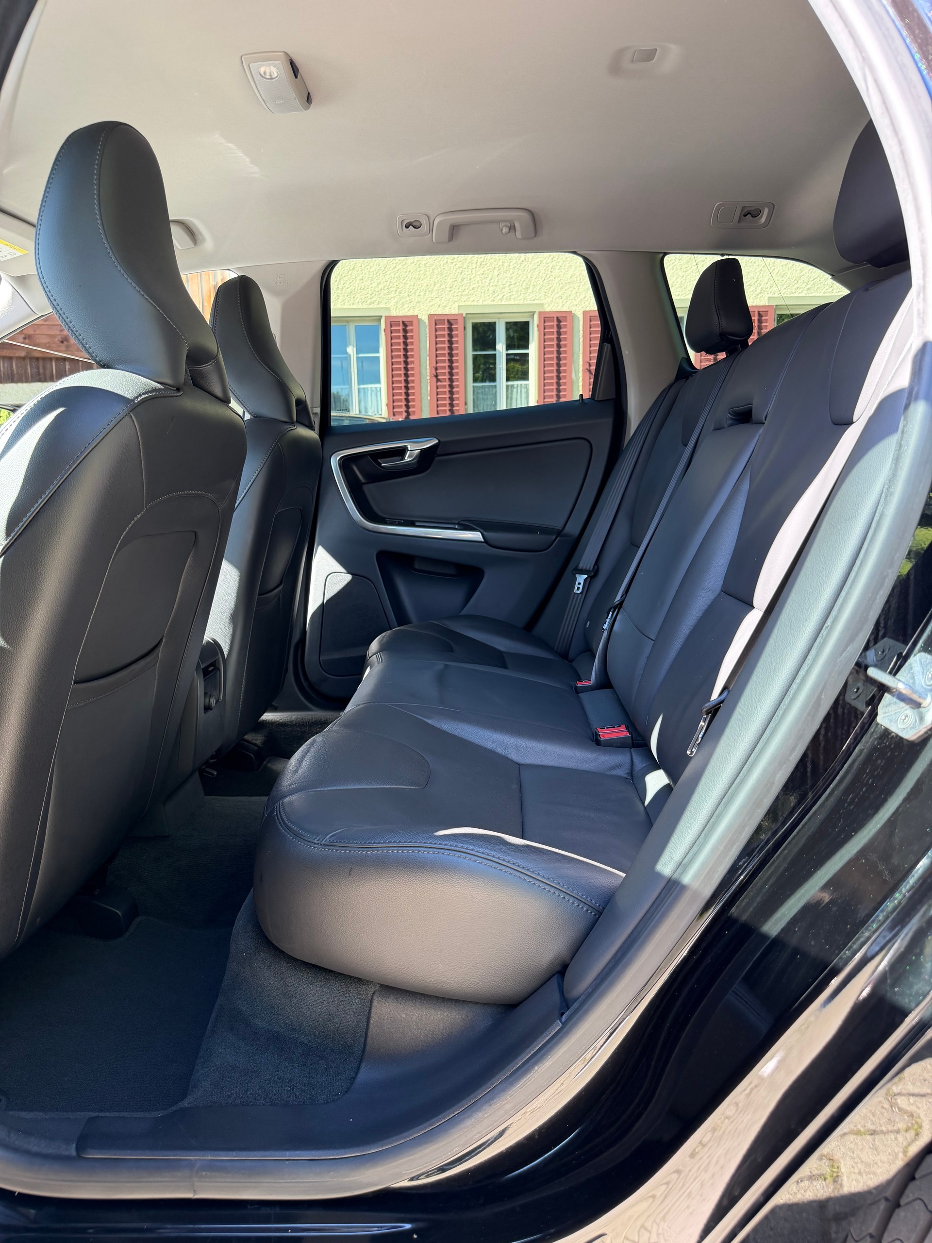 VOLVO XC60 D4 AWD Momentum Geartronic-image-6