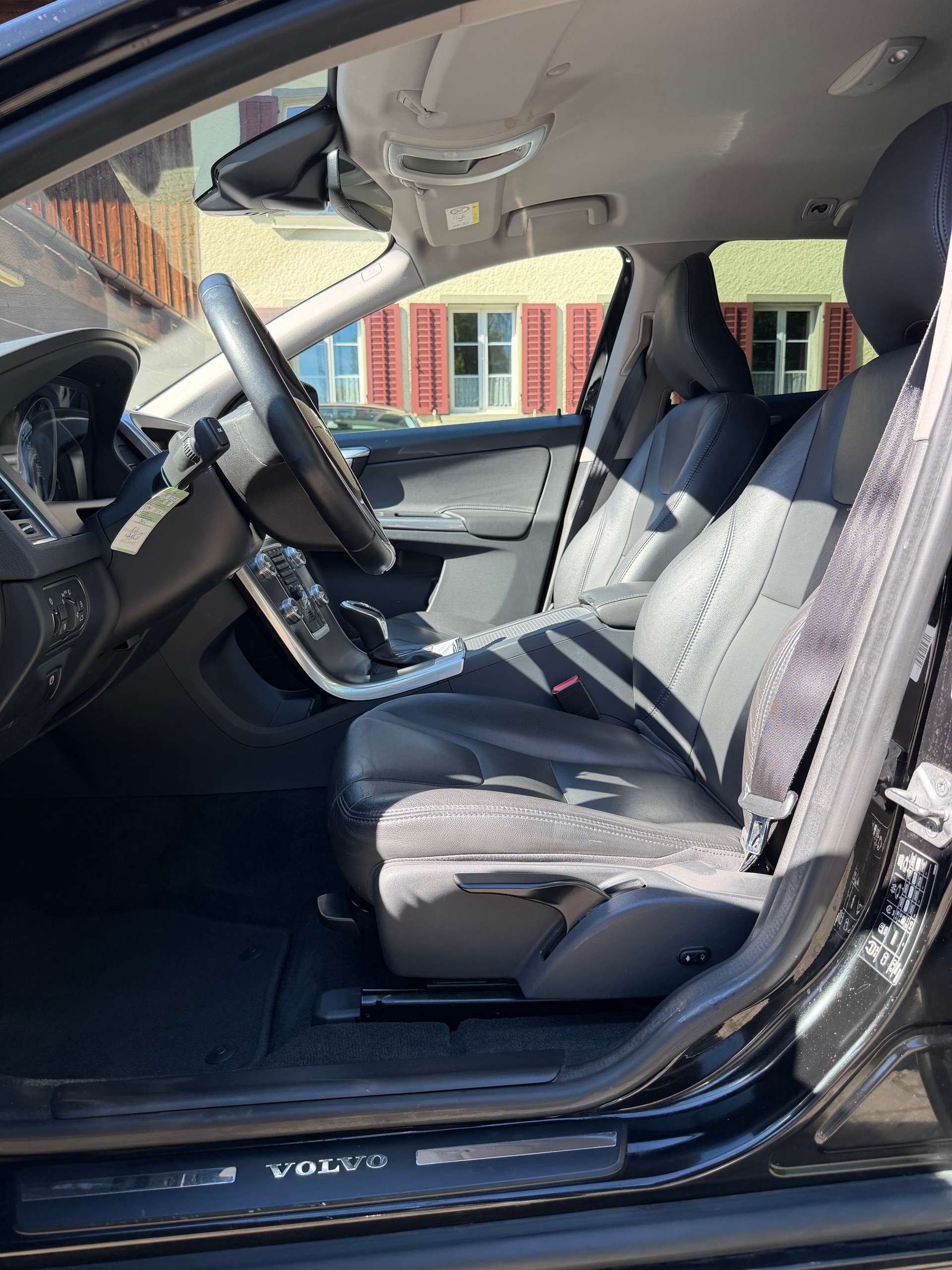 VOLVO XC60 D4 AWD Momentum Geartronic-image-5