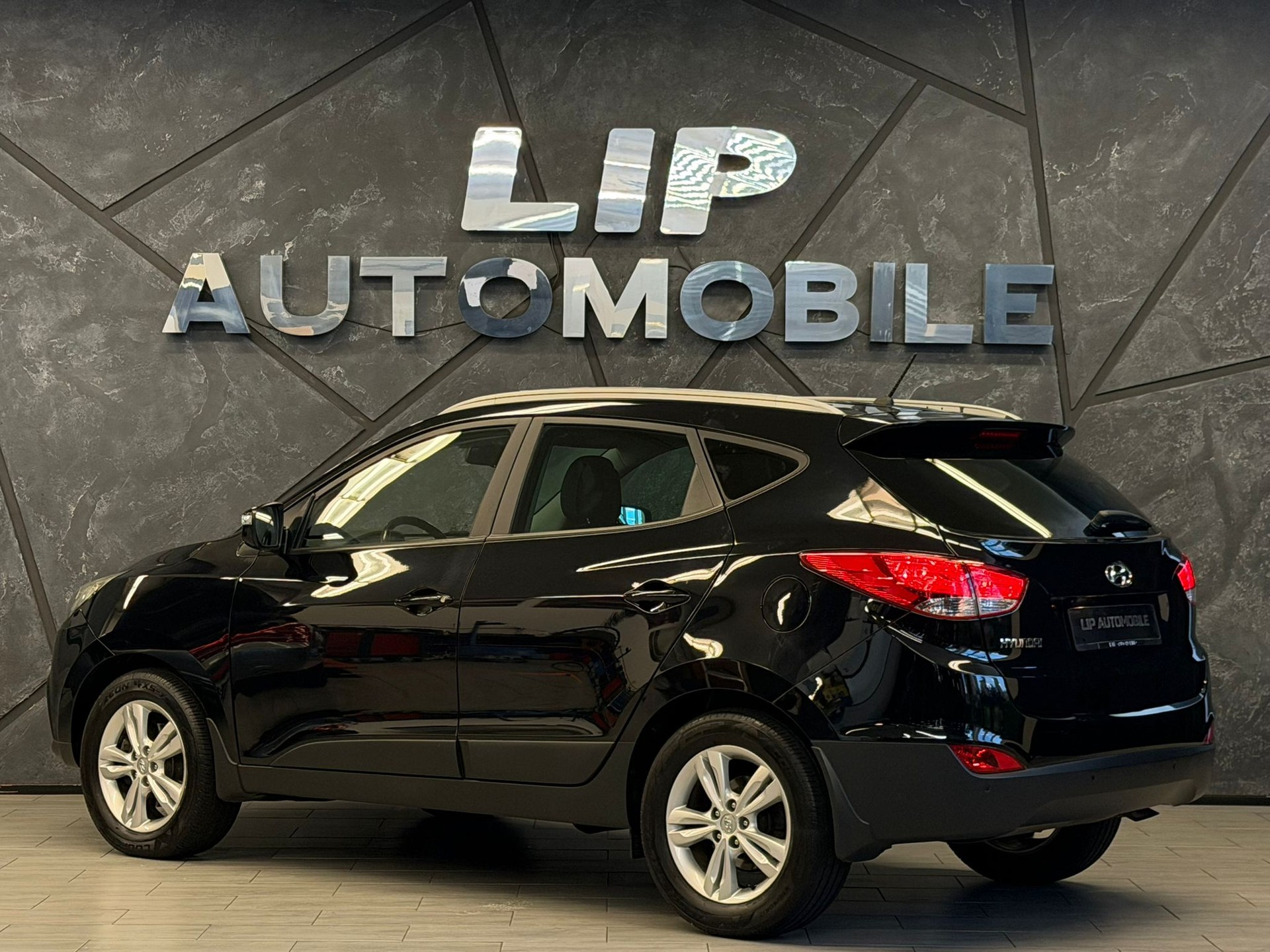 HYUNDAI iX 35 2.0 CRDi Premium 4WD Automatic-image-7
