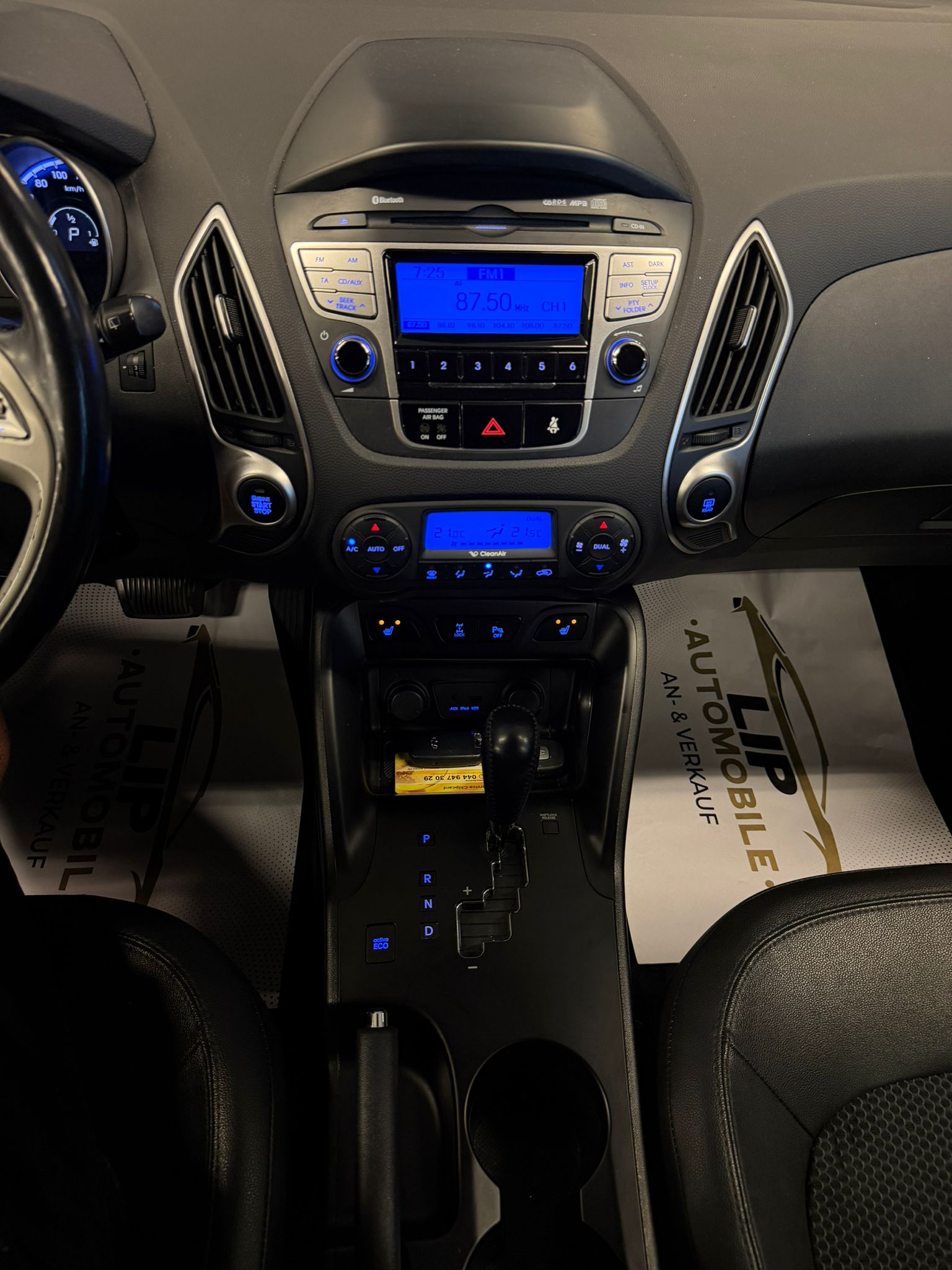 HYUNDAI iX 35 2.0 CRDi Premium 4WD Automatic-image-11