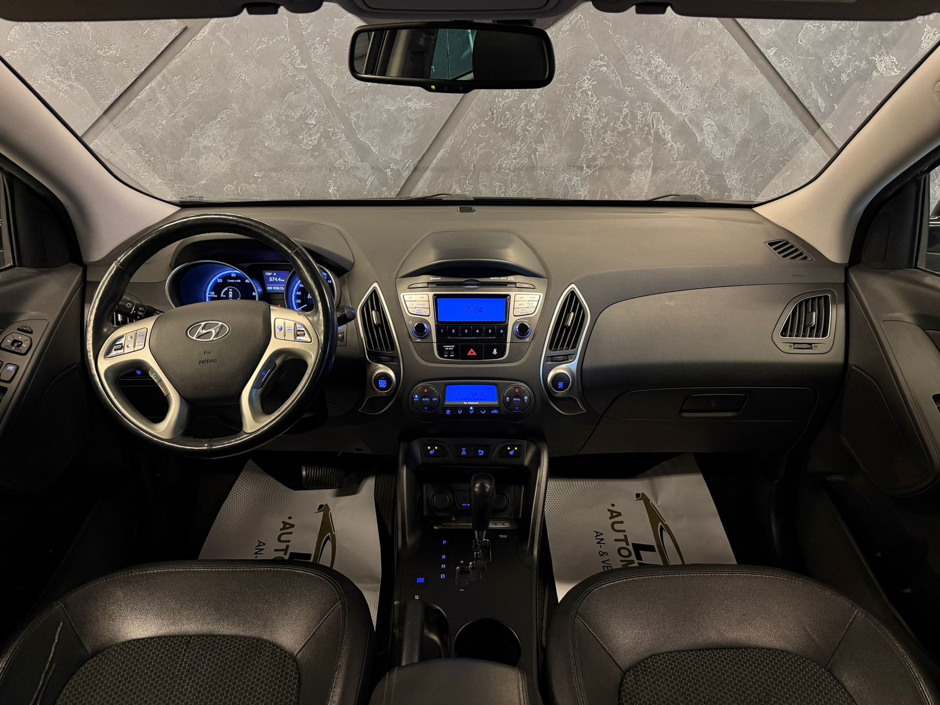 HYUNDAI iX 35 2.0 CRDi Premium 4WD Automatic-image-9