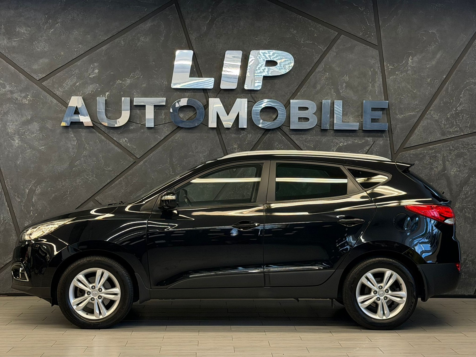 HYUNDAI iX 35 2.0 CRDi Premium 4WD Automatic-image-4