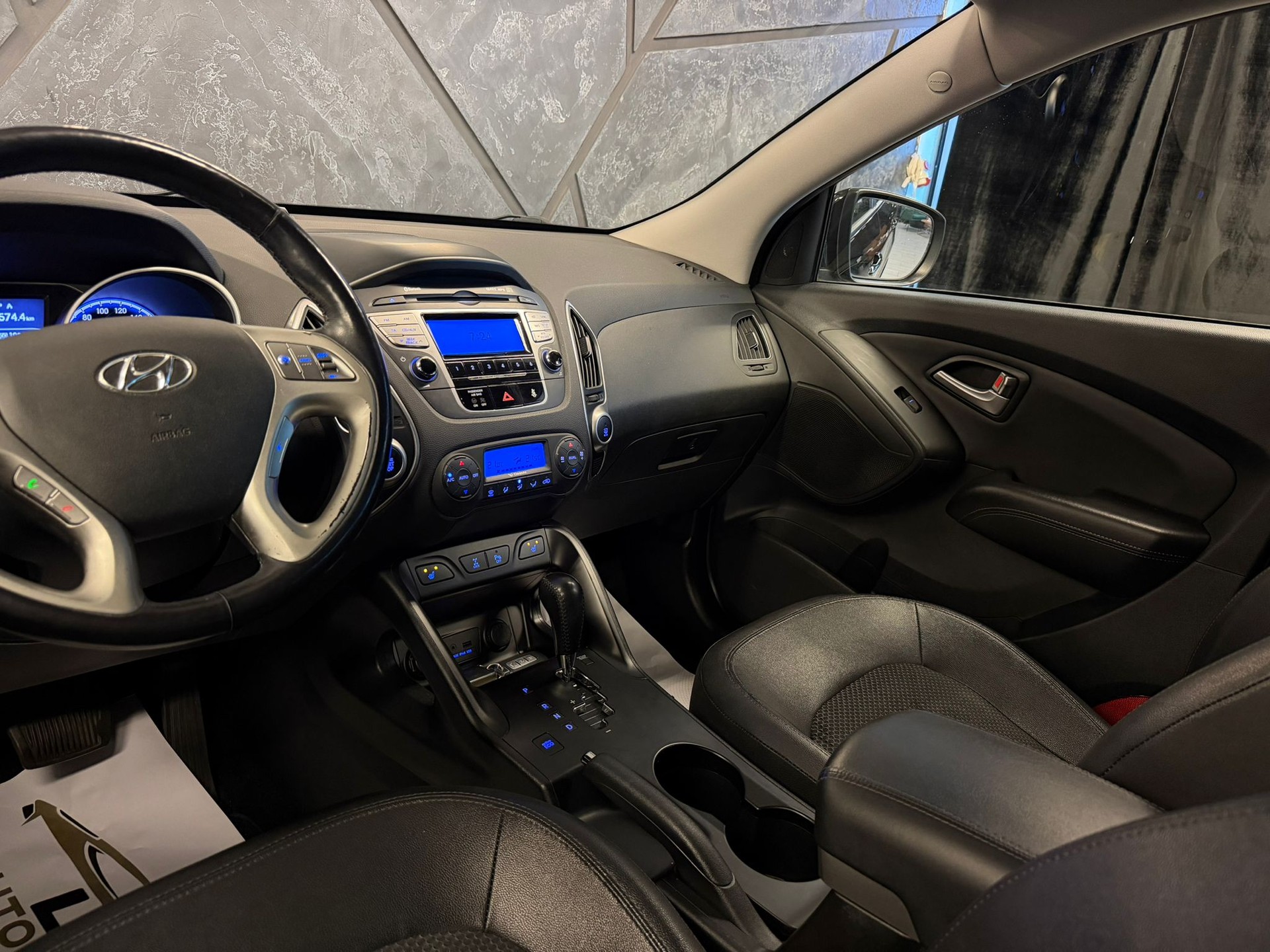 HYUNDAI iX 35 2.0 CRDi Premium 4WD Automatic-image-10
