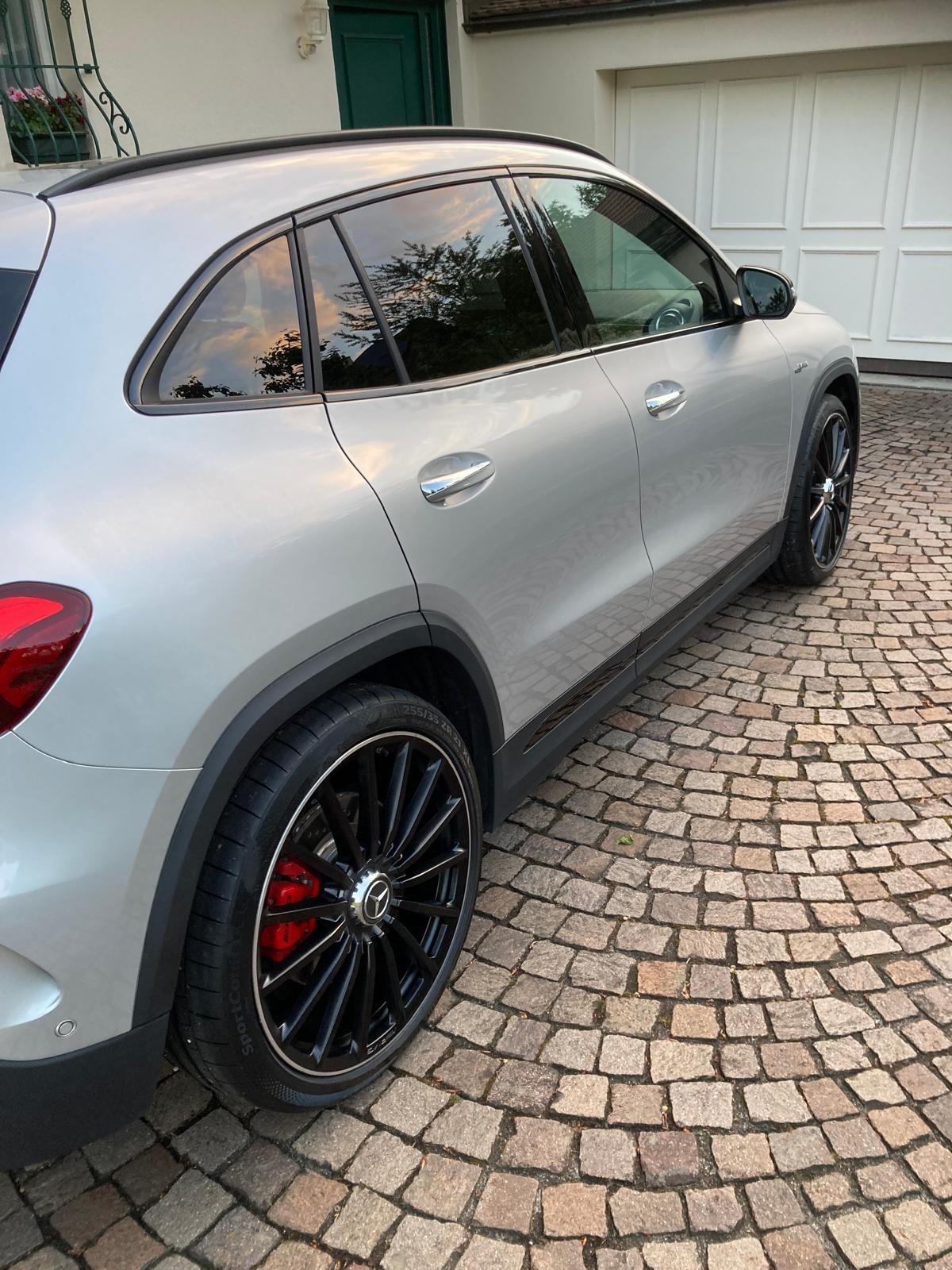 MERCEDES-BENZ GLA 35 AMG 4Matic 8G-Speedshift DCT-showroom-element-3