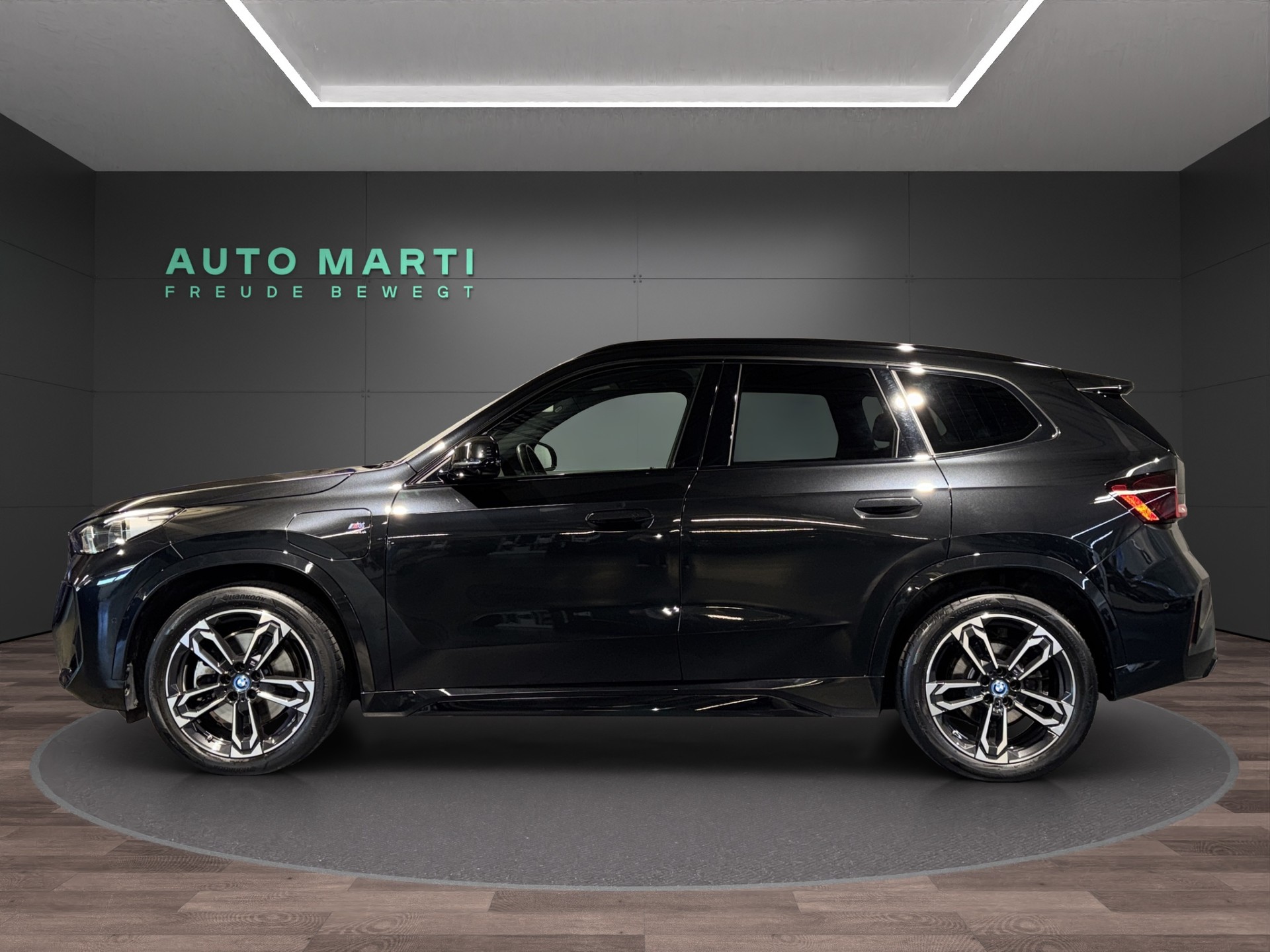 BMW X1 30e xDrive M Sport-showroom-element-2
