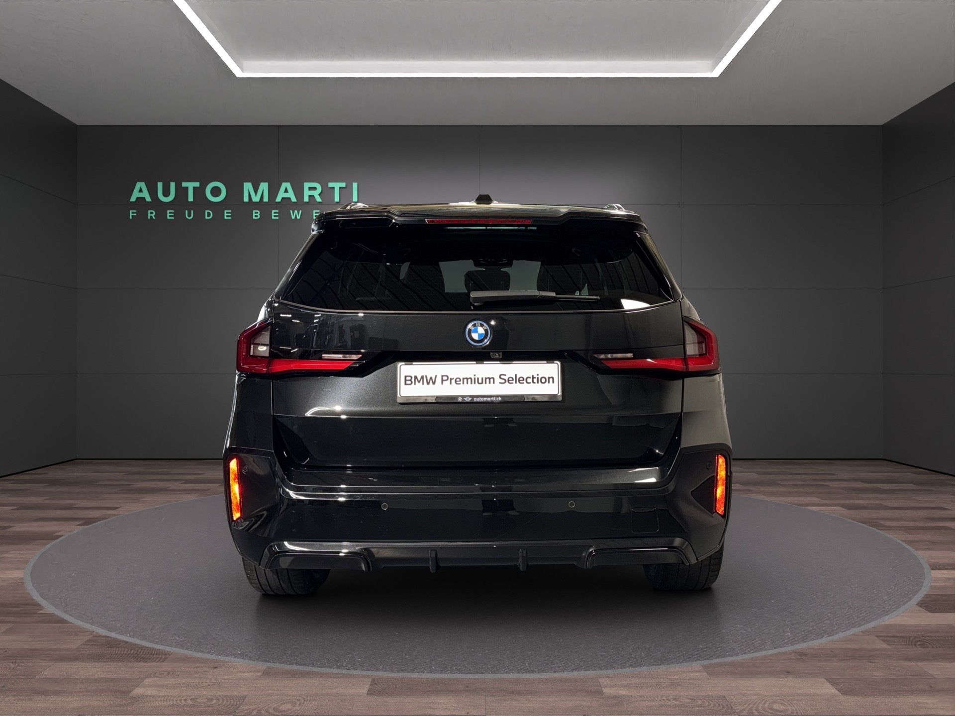 BMW X1 30e xDrive M Sport-showroom-element-3