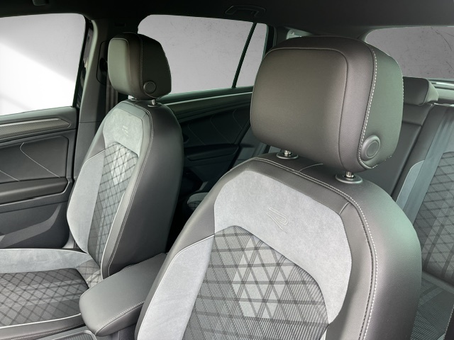 VW Tiguan 2.0 TDI SCR R-Line 4Motion DSG-image-19
