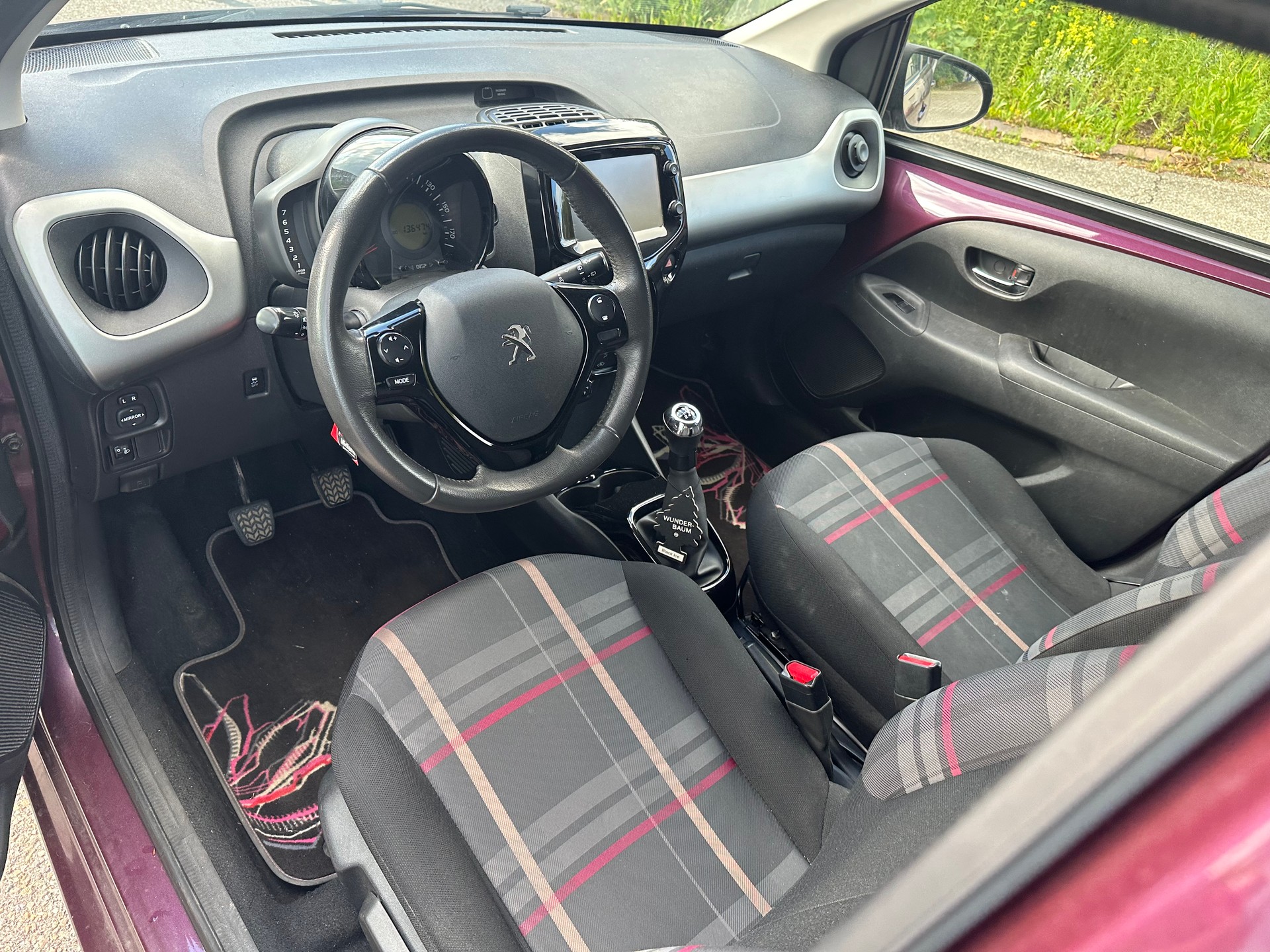 PEUGEOT 108 1.2 VTi Allure-image-10