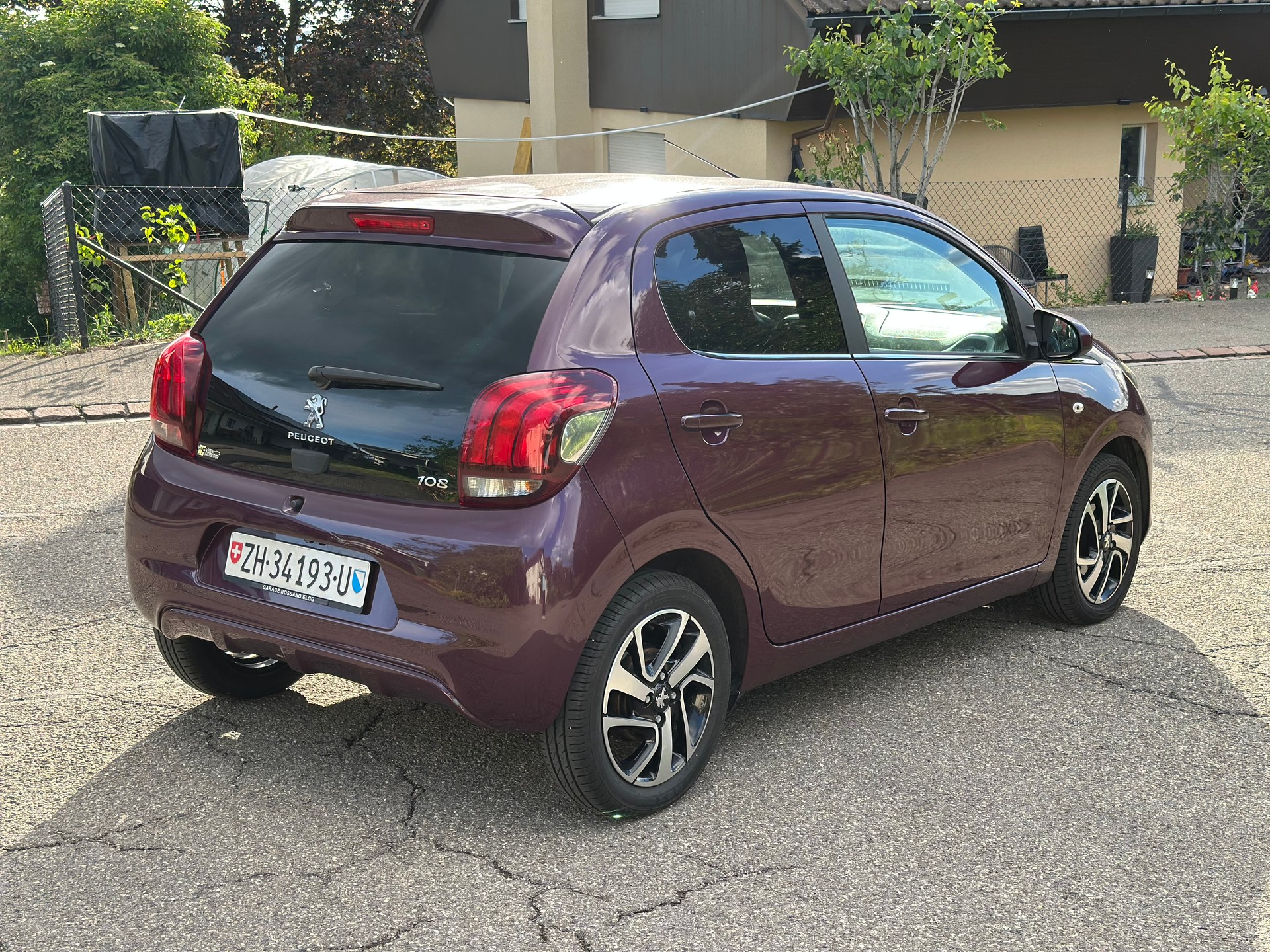 PEUGEOT 108 1.2 VTi Allure-image-5