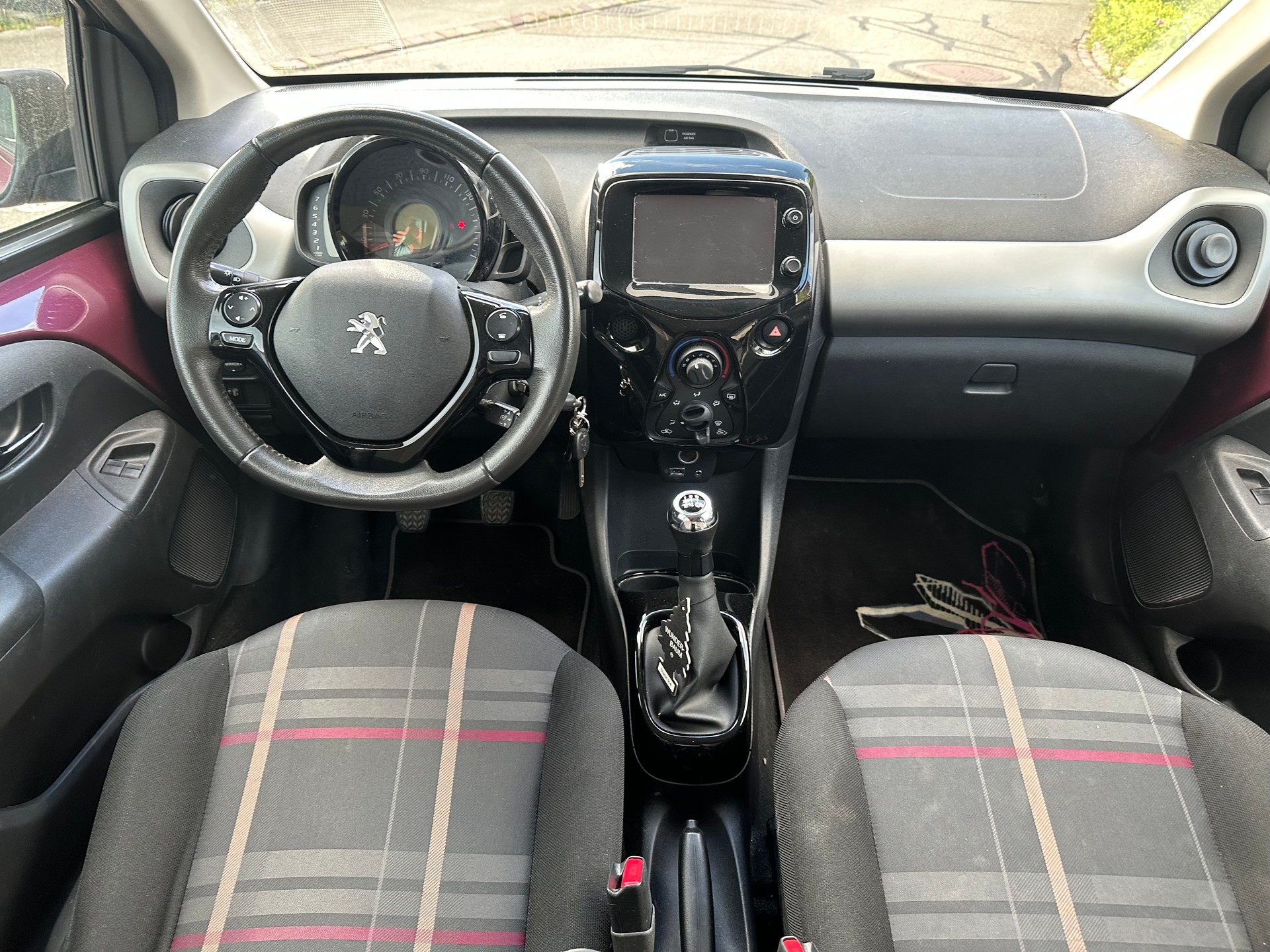 PEUGEOT 108 1.2 VTi Allure-image-8
