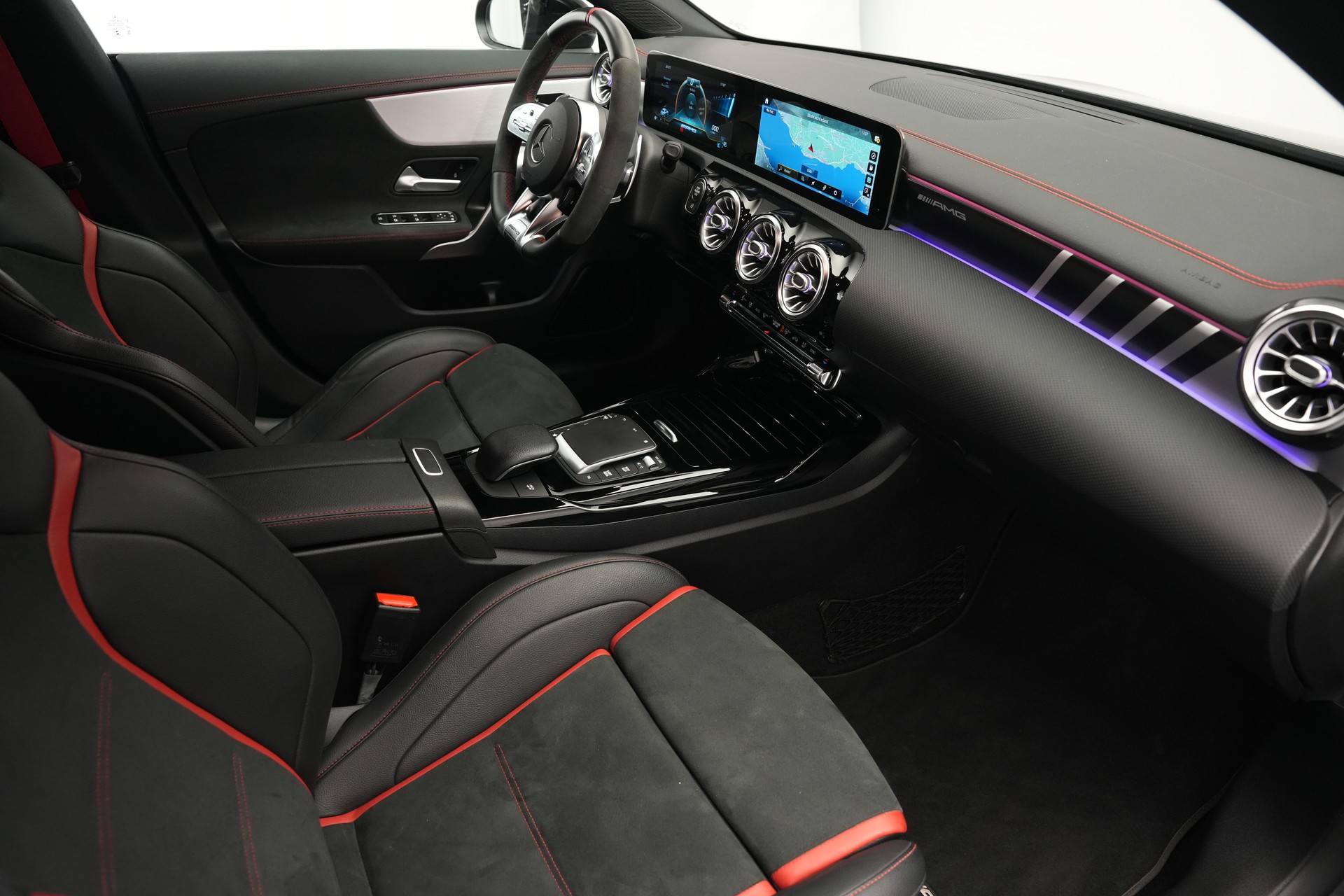MERCEDES-BENZ CLA 45 S AMG 4Matic+ 8G-DCT *CH-Fahrzeug* *Aero Paket* *Schalensitze*-image-13
