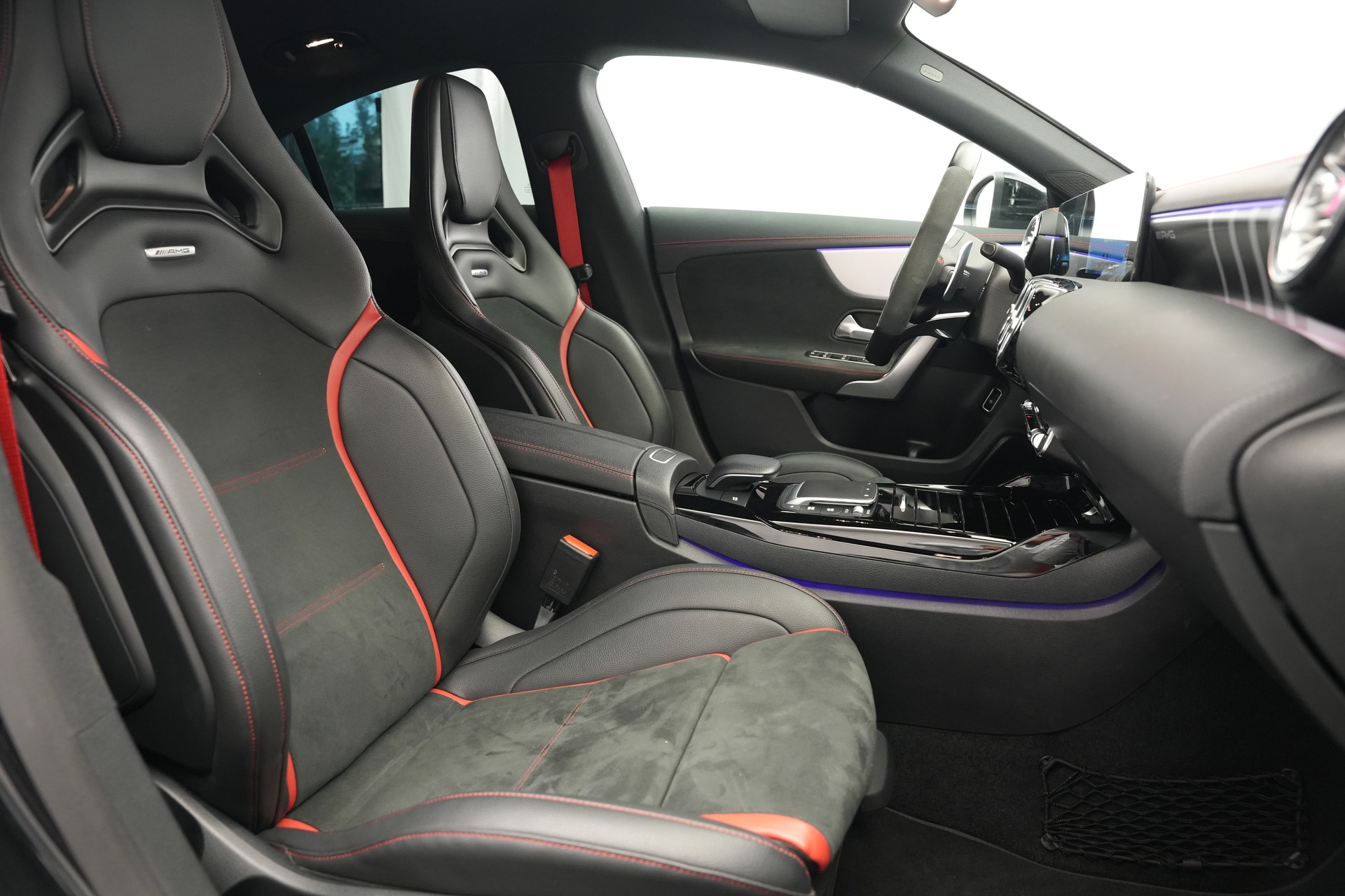 MERCEDES-BENZ CLA 45 S AMG 4Matic+ 8G-DCT *CH-Fahrzeug* *Aero Paket* *Schalensitze*-image-14