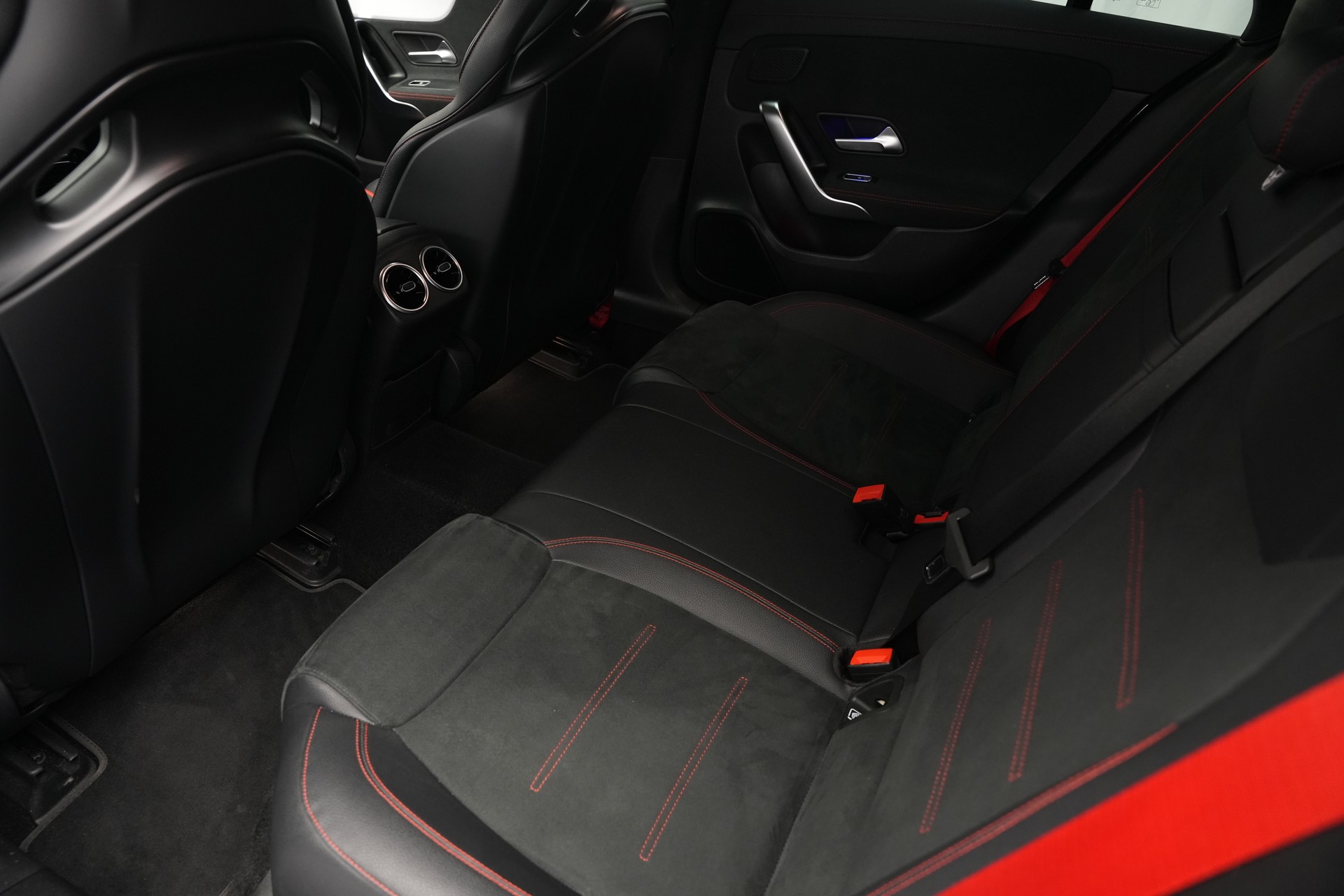 MERCEDES-BENZ CLA 45 S AMG 4Matic+ 8G-DCT *CH-Fahrzeug* *Aero Paket* *Schalensitze*-image-15