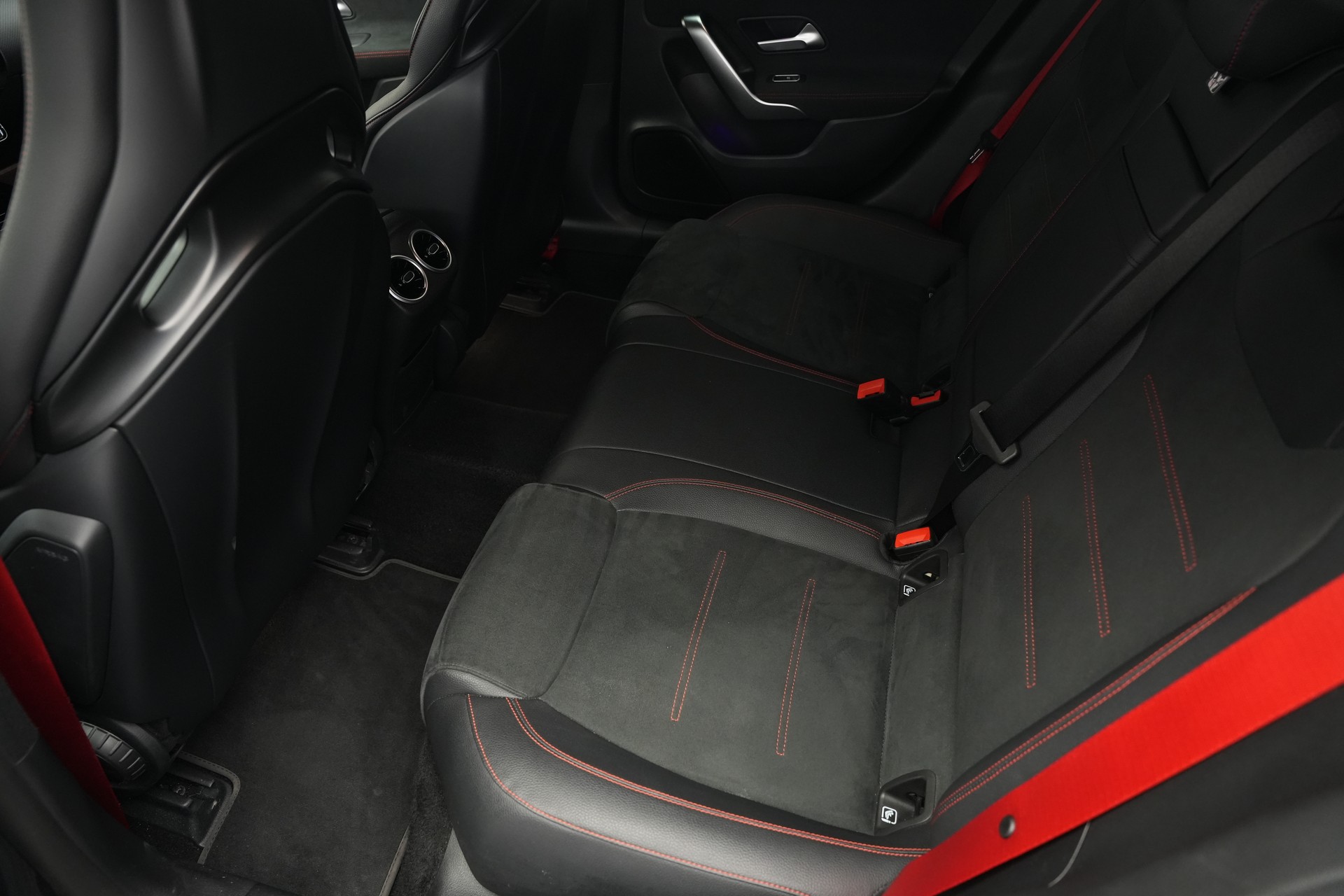 MERCEDES-BENZ CLA 45 S AMG 4Matic+ 8G-DCT *CH-Fahrzeug* *Aero Paket* *Schalensitze*-image-16