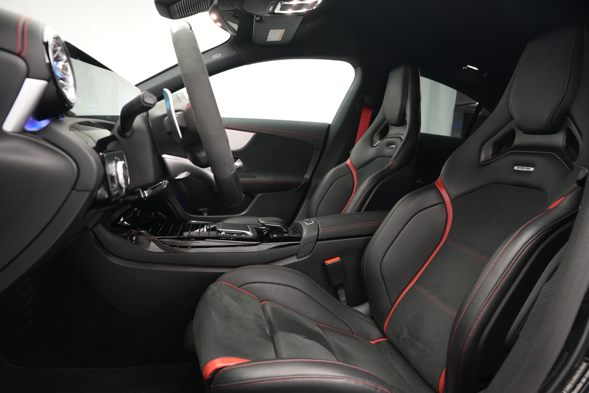 MERCEDES-BENZ CLA 45 S AMG 4Matic+ 8G-DCT *CH-Fahrzeug* *Aero Paket* *Schalensitze*-image-12
