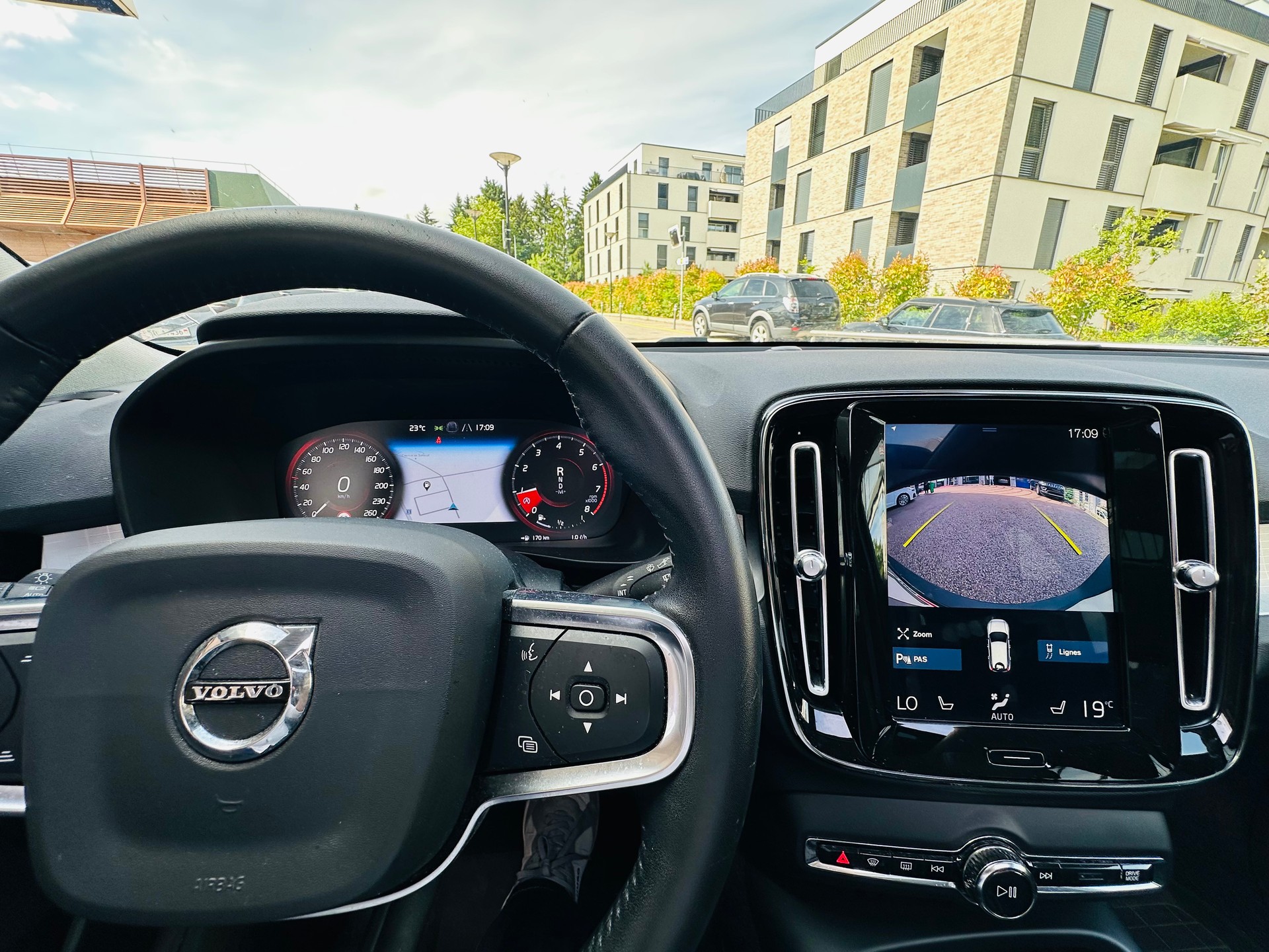 VOLVO XC40 T3 Momentum Geartronic-image-19