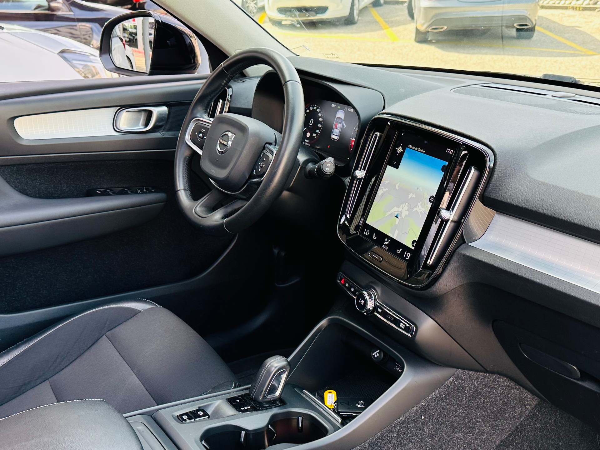 VOLVO XC40 T3 Momentum Geartronic-image-18