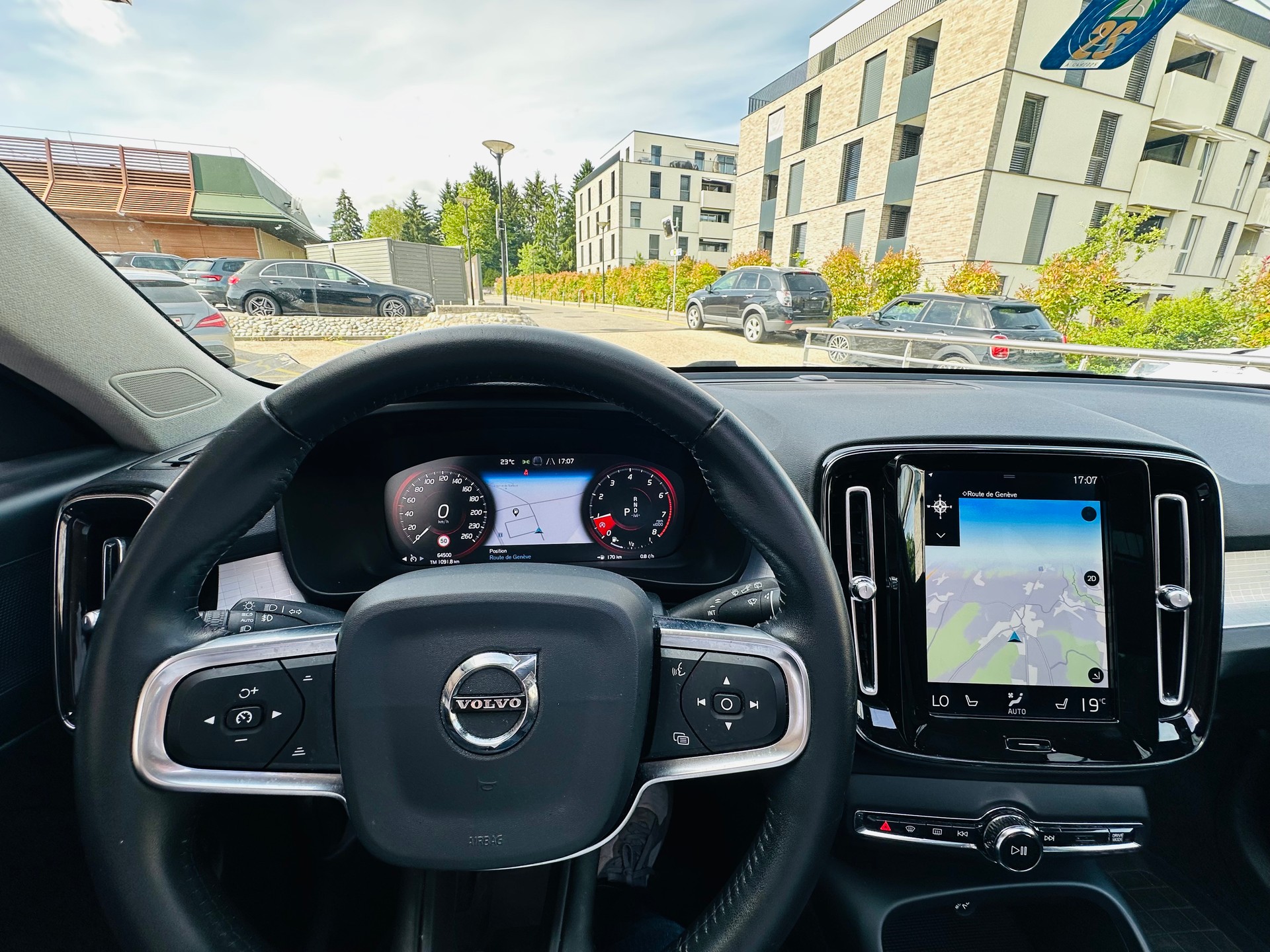 VOLVO XC40 T3 Momentum Geartronic-image-16